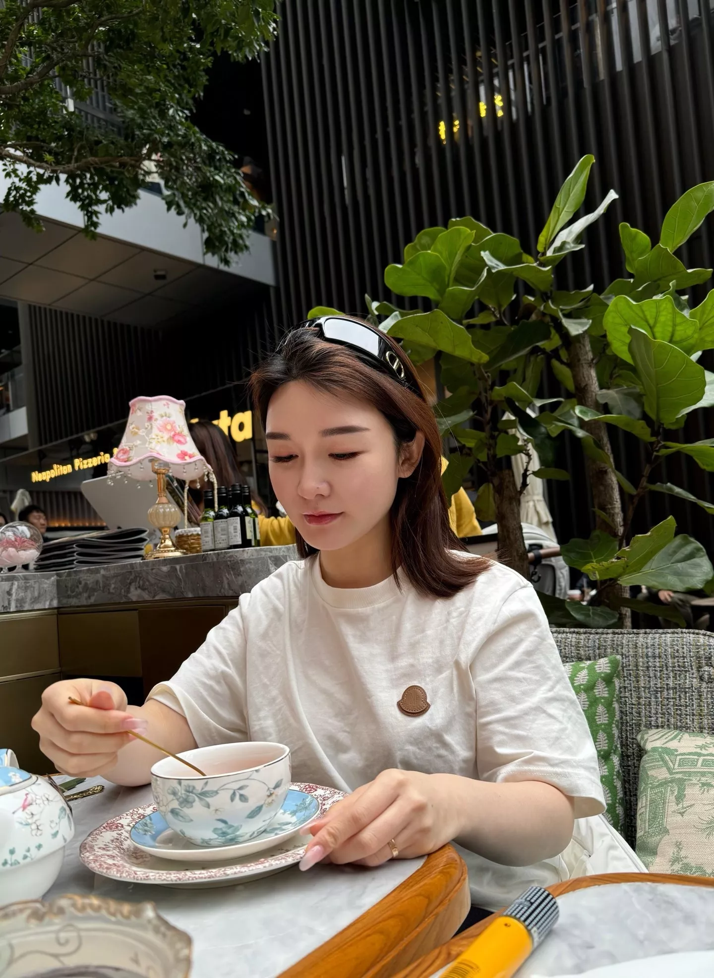 몽클레어 남성 로고 패치 코튼 티셔츠 상세 이미지 16