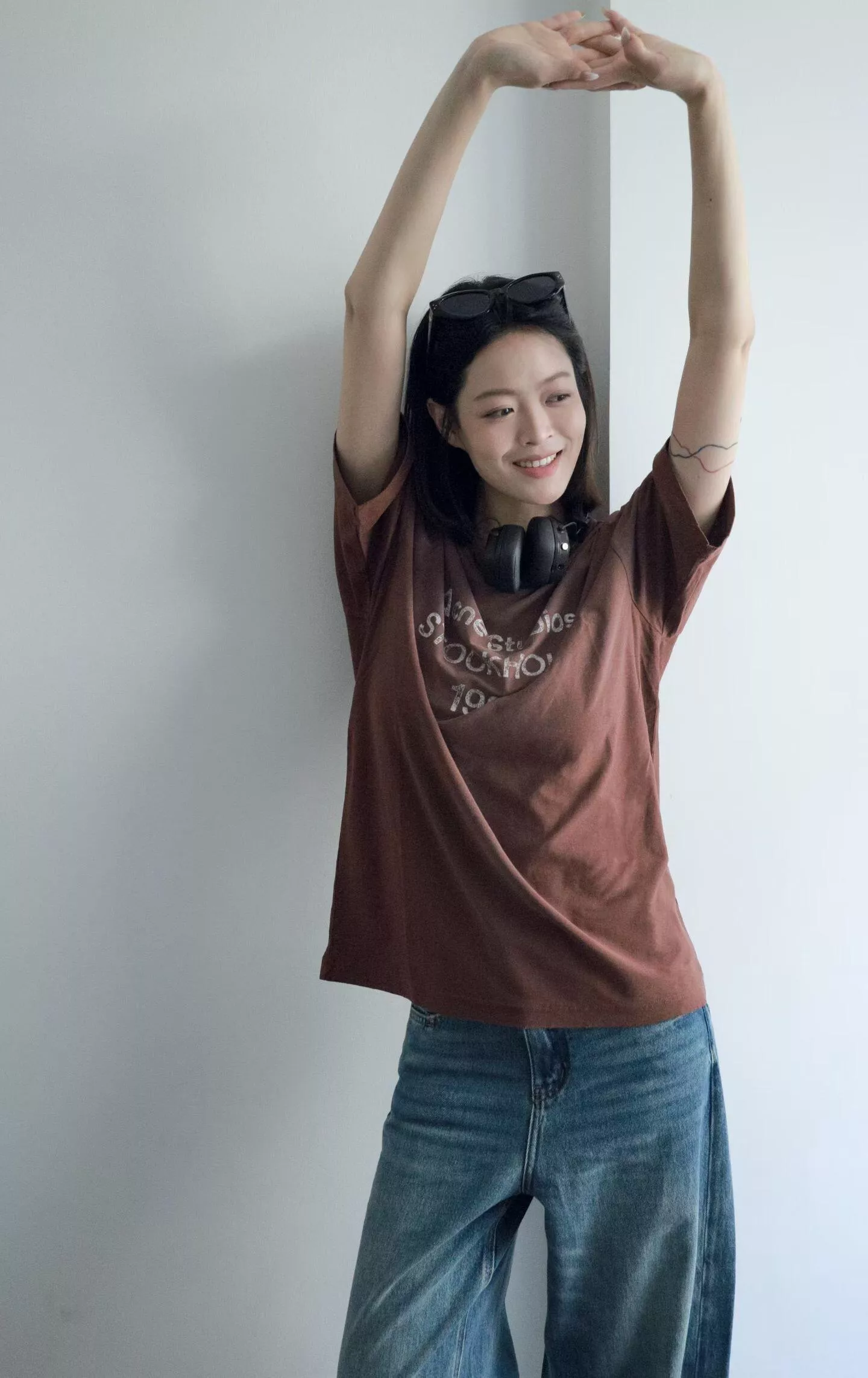 아크네스튜디오 로고 프린트 티셔츠 상세 이미지 19
