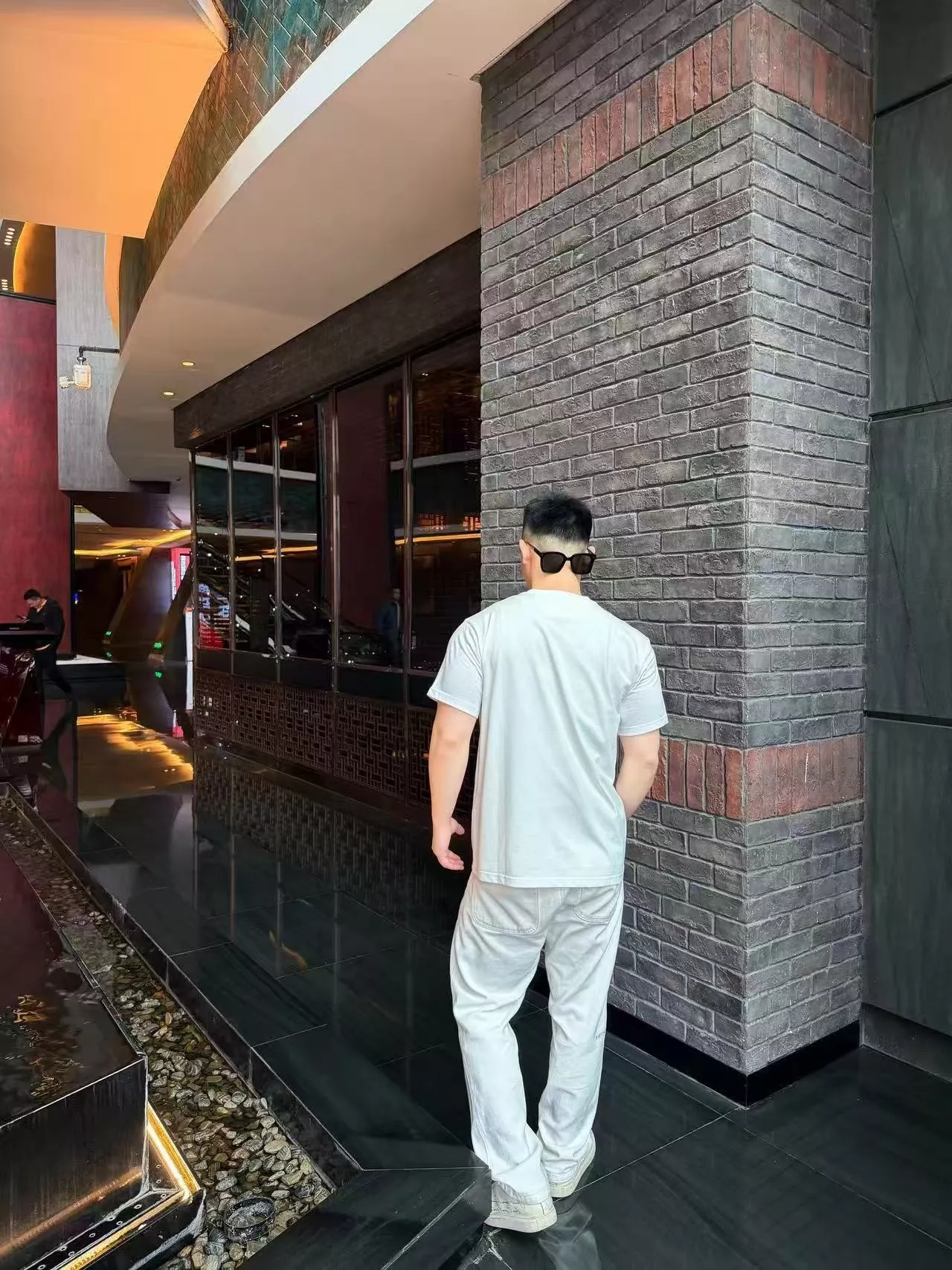 펜디 블루 레터 자수 반소매 티셔츠 상세 이미지 14