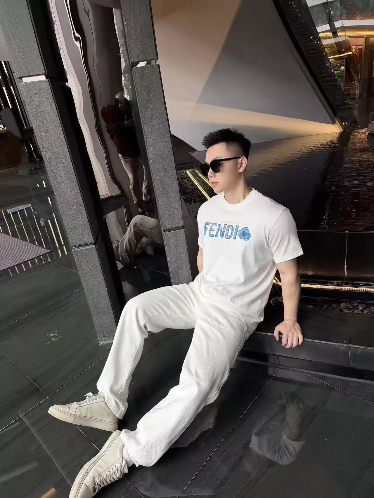 펜디 블루 레터 자수 반소매 티셔츠 상세 이미지 12