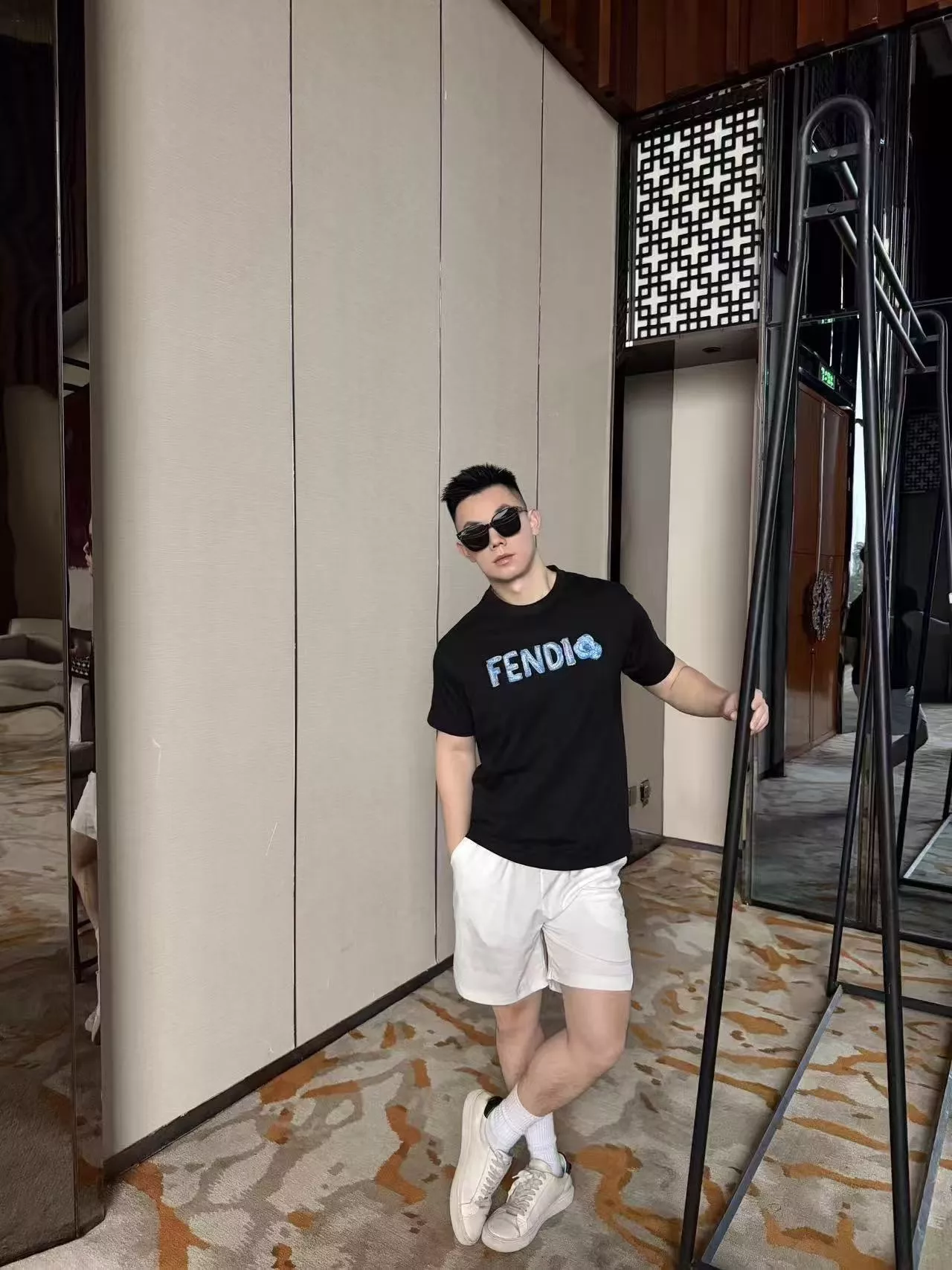 펜디 블루 레터 자수 반소매 티셔츠 상세 이미지 15