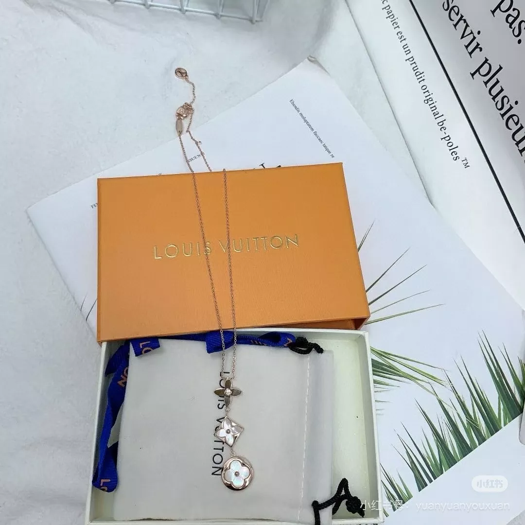 루이비통 네잎클로버 체인 목걸이 상세 이미지 18