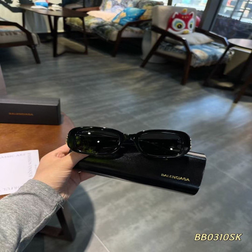 발렌시아가 오버사이즈 블랙 선글라스