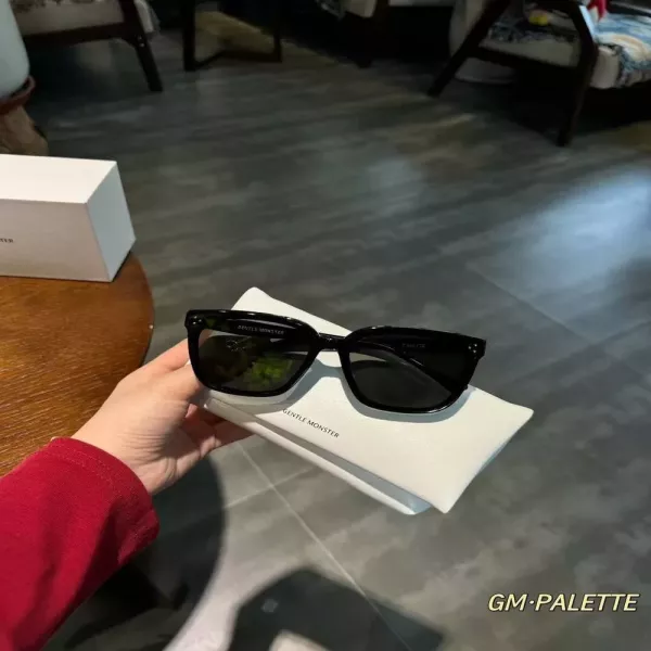 젠틀몬스터 블랙 스퀘어 선글라스