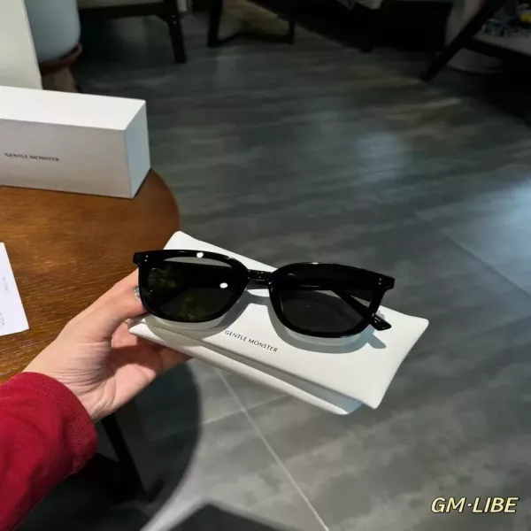 젠틀몬스터 더블 스터드 포인트 선글라스