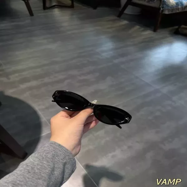젠틀몬스터 블랙 골드 포인트 선글라스