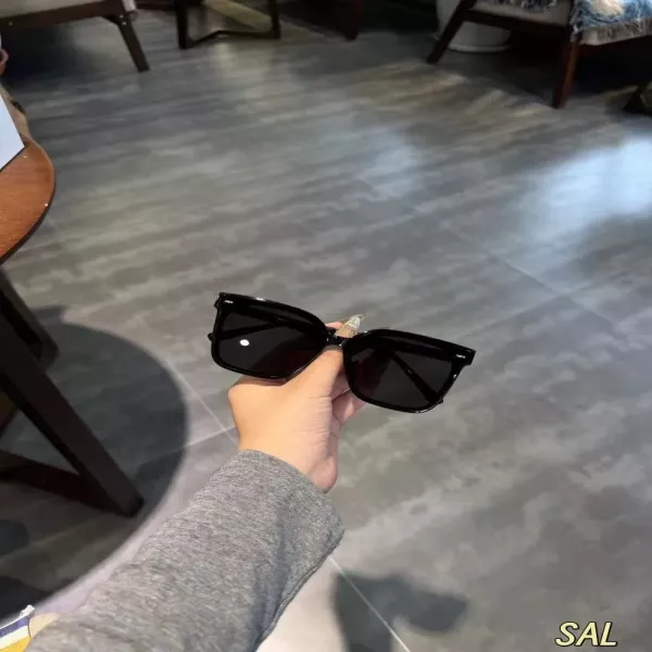 젠틀몬스터 메탈 포인트 선글라스