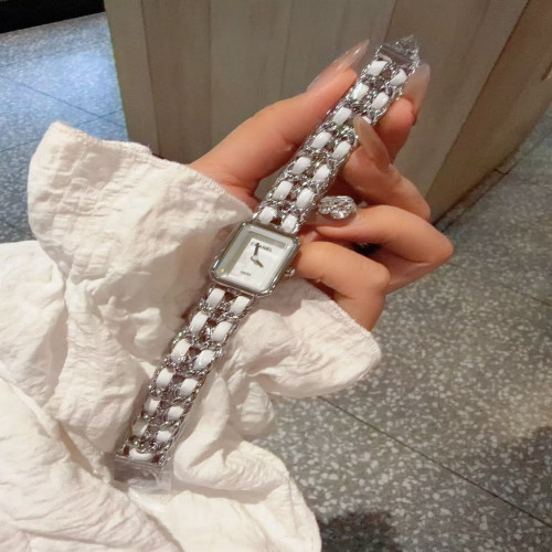 샤넬 양가죽 브레이드 스트랩 시계