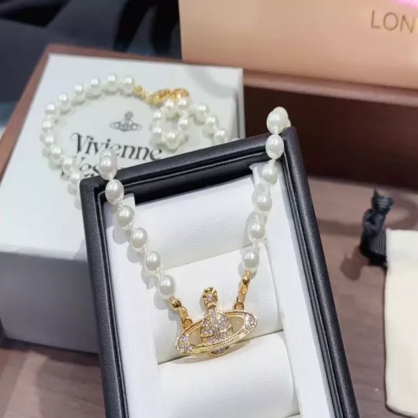 비비안웨스트우드 진주 오브 로고 목걸이
