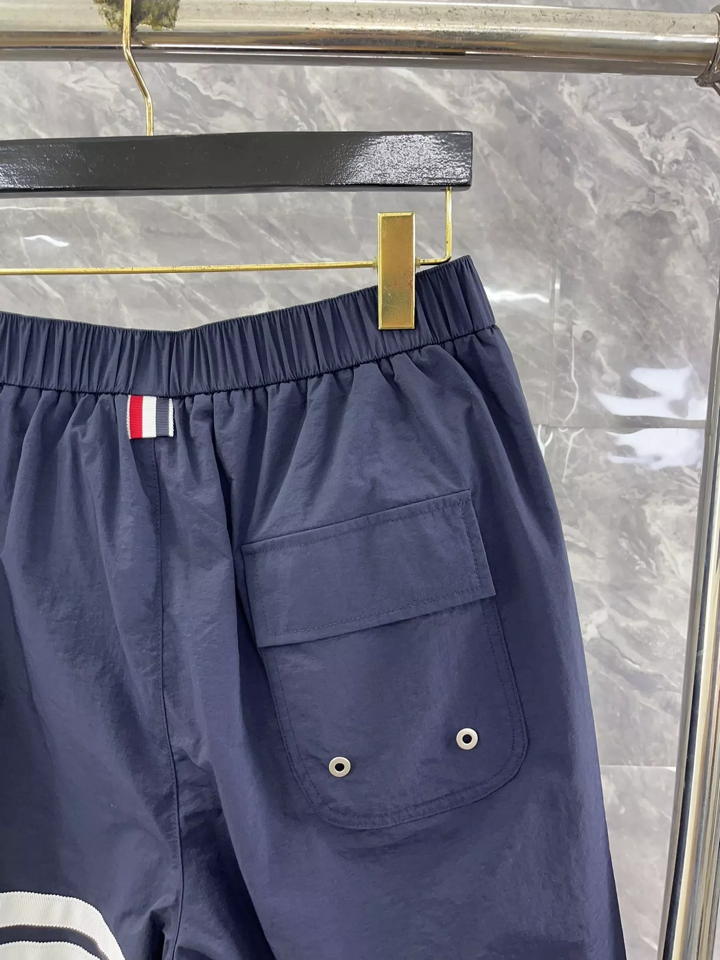 톰브라운 버튼 장식 캐주얼 쇼츠 상세 이미지 20