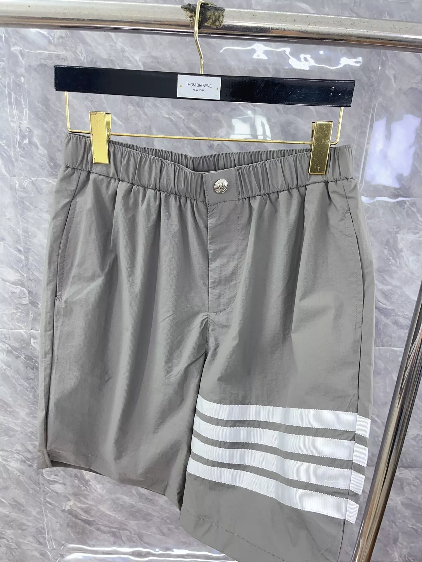 톰브라운 버튼 장식 캐주얼 쇼츠 상세 이미지 7