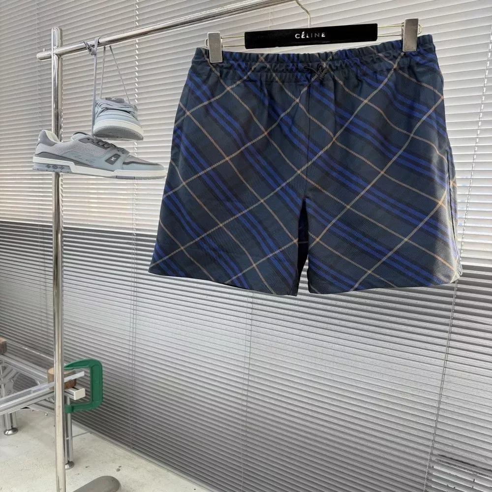 버버리 사선 체크 자수 쇼츠