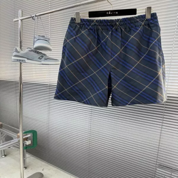 버버리 사선 체크 자수 쇼츠