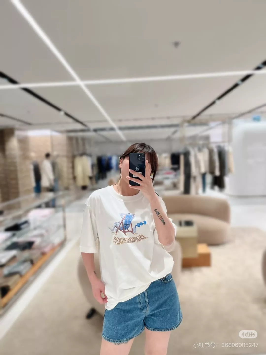 버버리 해변 의자 그래픽 라운드 반팔 상세 이미지 23