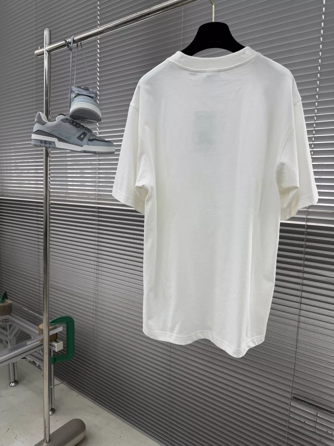 버버리 해변 의자 그래픽 라운드 반팔 상세 이미지 8
