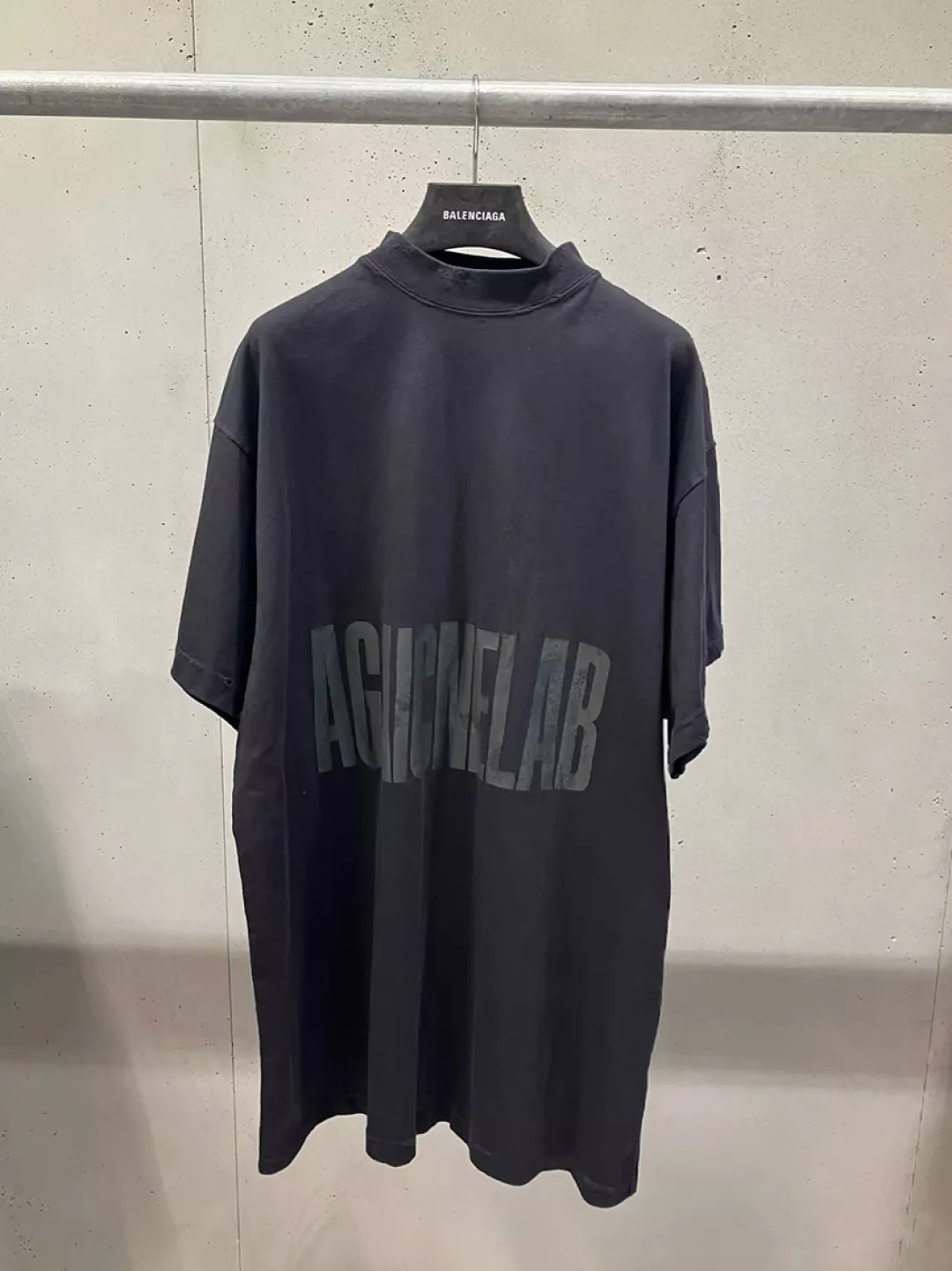 발렌시아가 SS 로고 프린트 라운드 반팔 티셔츠 상세 이미지 9