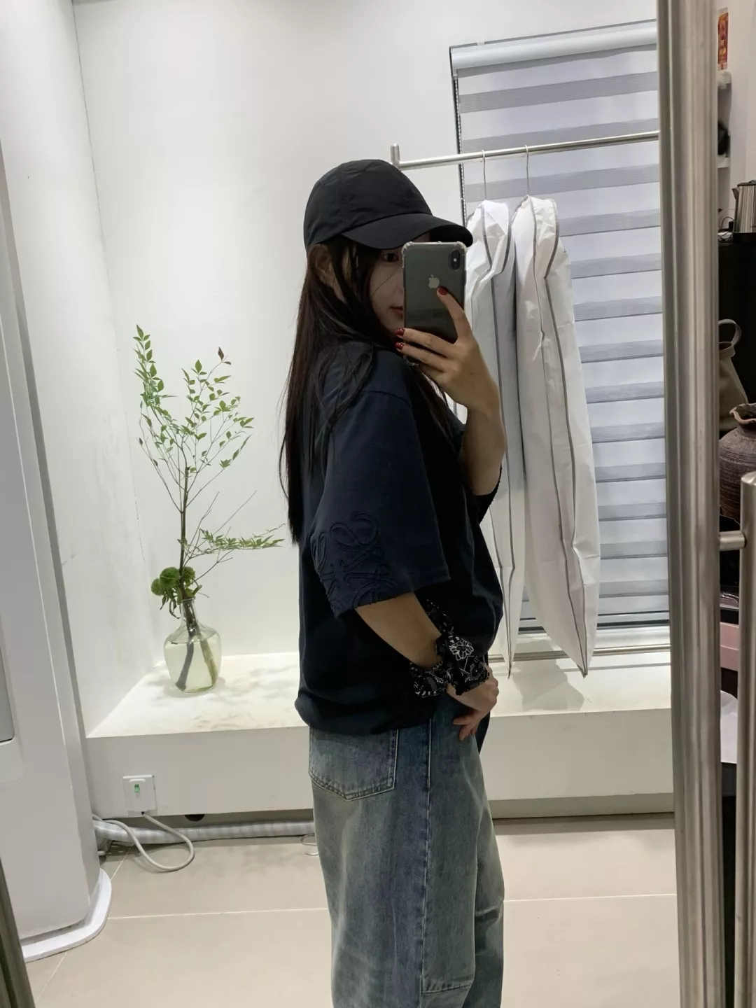 로에베 레이저 번아웃 패턴 라운드넥 반소매 티셔츠 상세 이미지 15