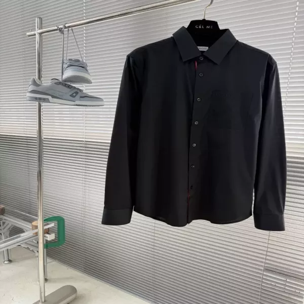 버버리 로고 자수 슬림핏 셔츠
