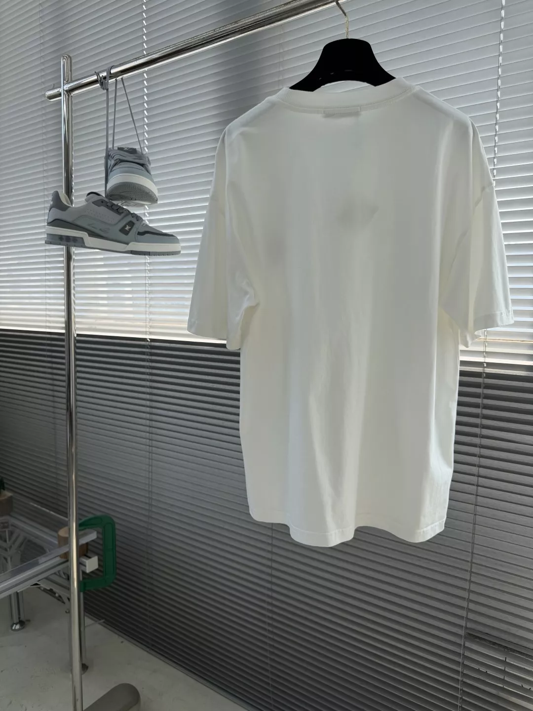 로에베 아나그램 자수 포인트 티셔츠 상세 이미지 8