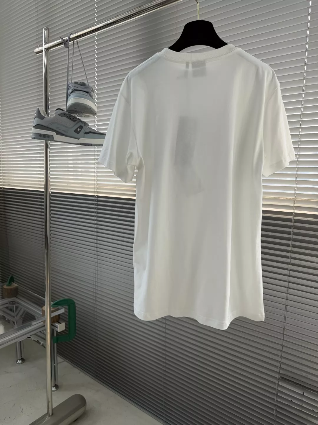 디올 자수 그래픽 코튼 티셔츠 상세 이미지 9
