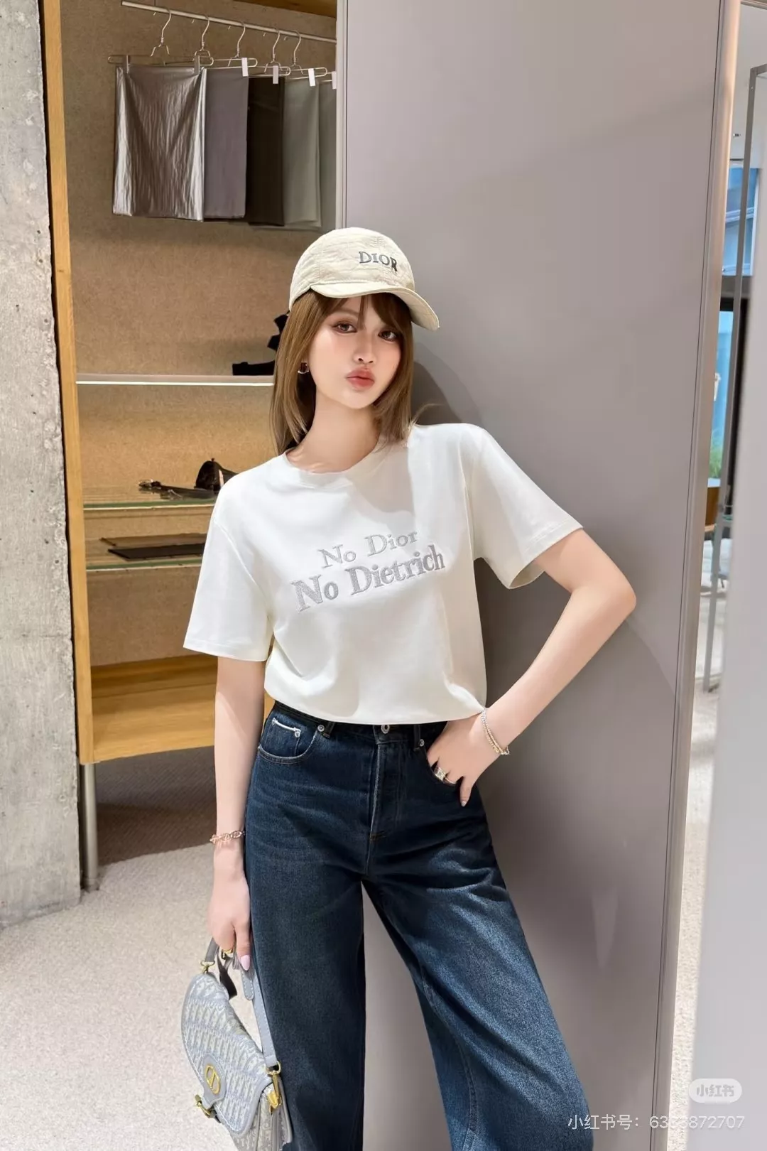 디올 자수 그래픽 코튼 티셔츠 상세 이미지 21