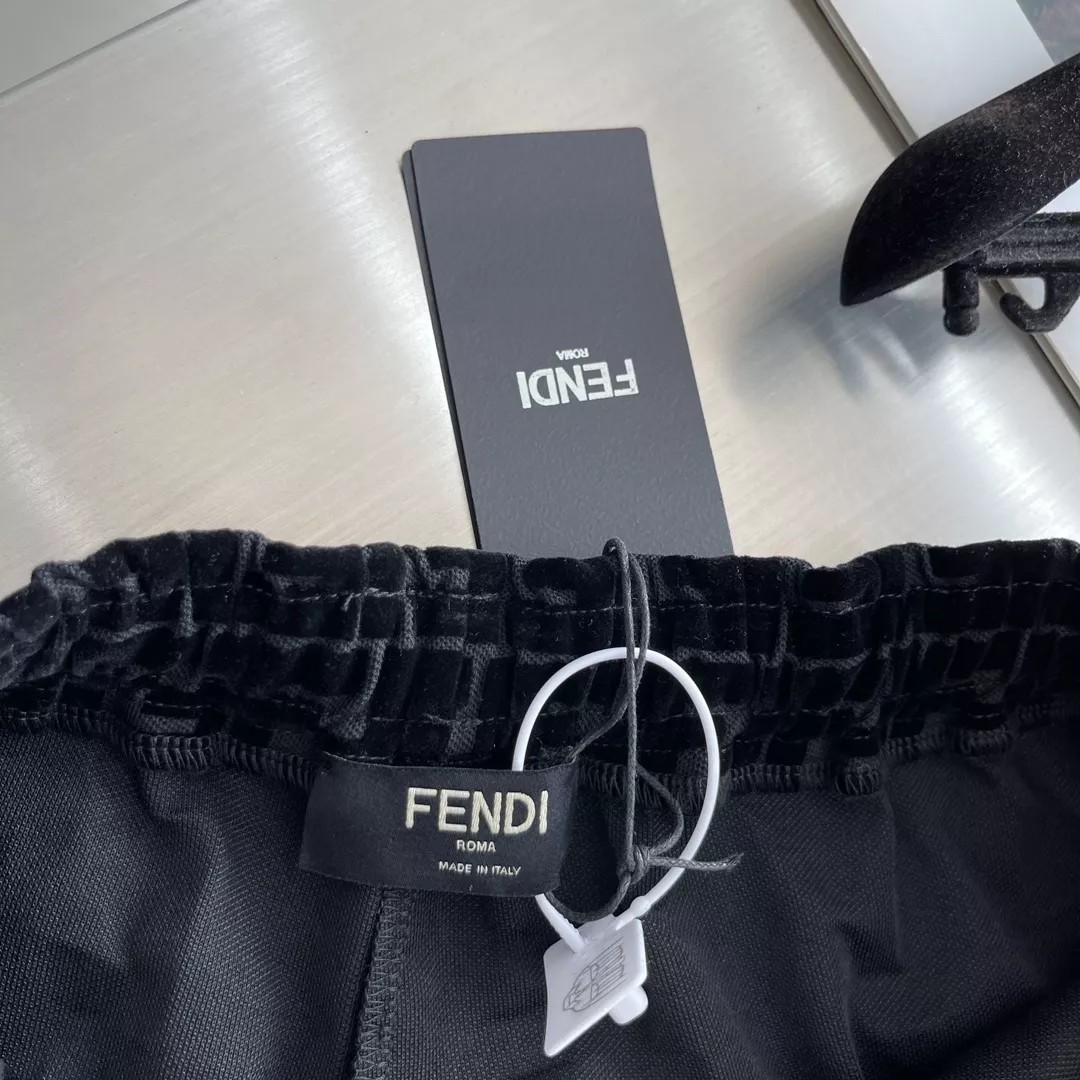 펜디 블랙 플로킹 로고 쇼츠 상세 이미지 5
