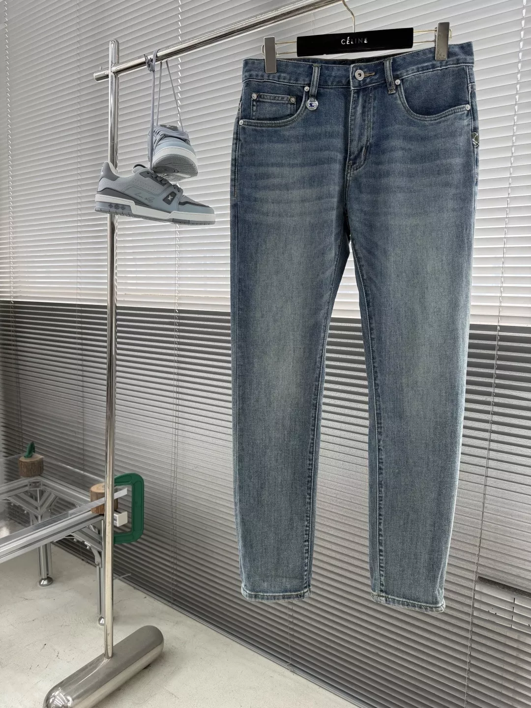 버버리 워싱 데님 팬츠 상세 이미지 2
