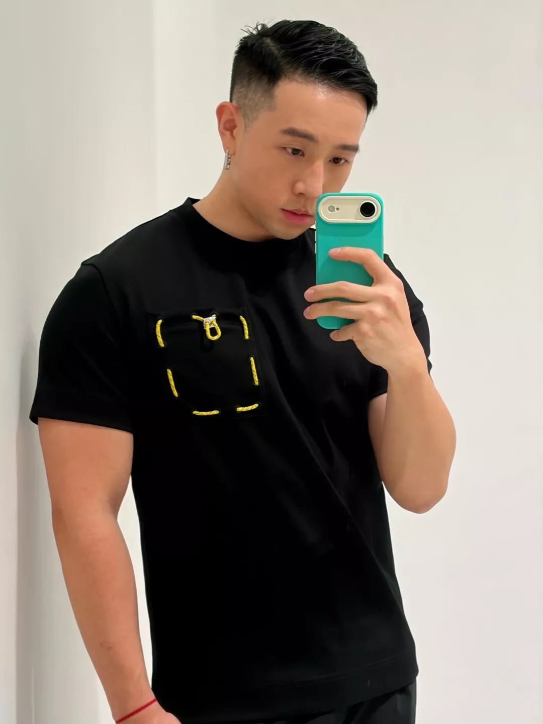 펜디 드로스트링 포켓 반소매 티셔츠 상세 이미지 19