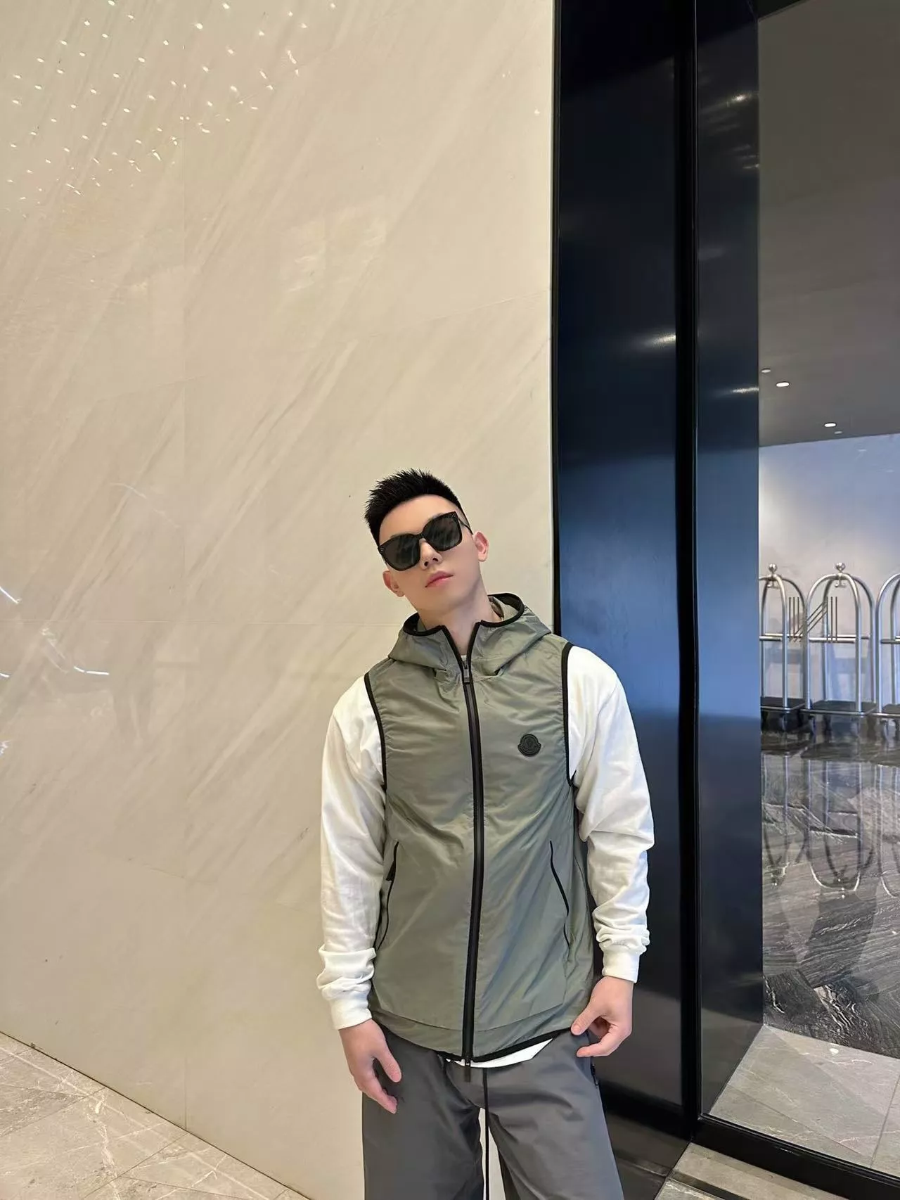 몽클레어 후드 경량 나일론 방풍 집업 베스트 상세 이미지 23