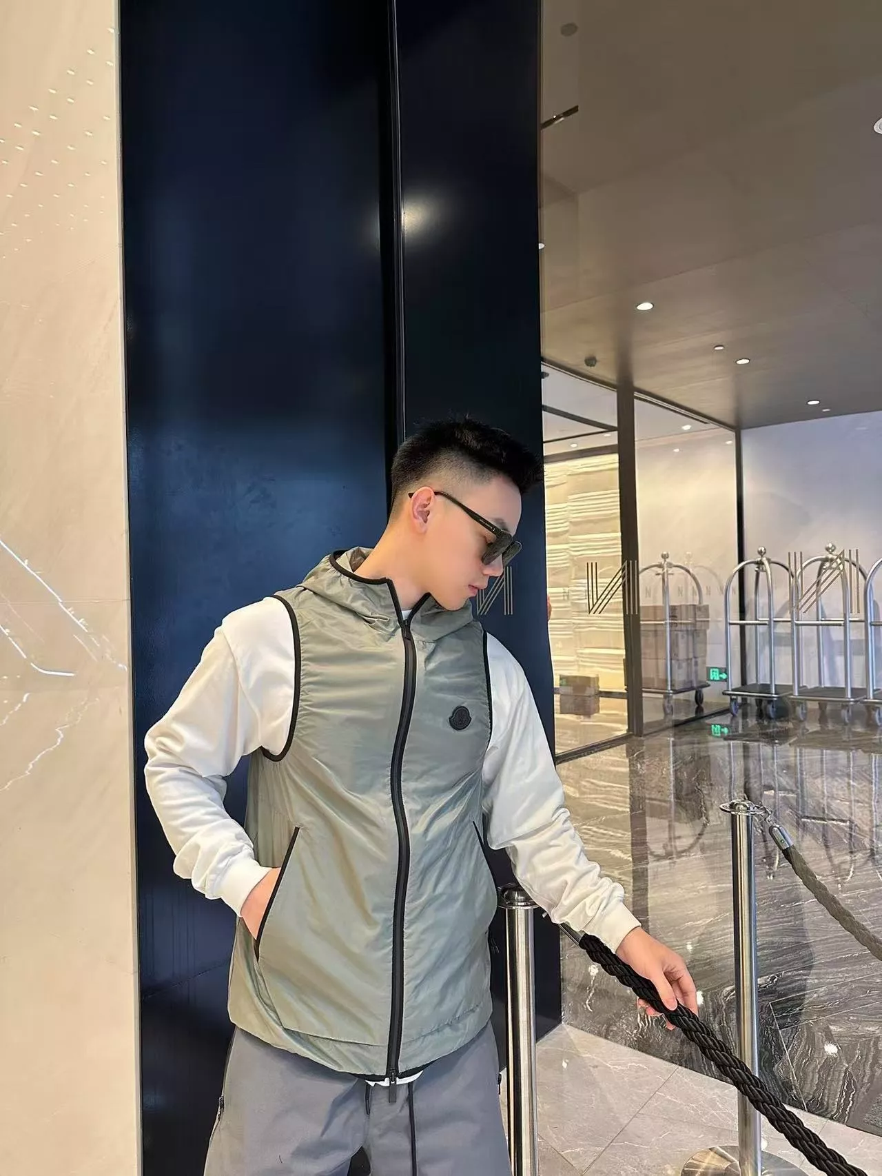 몽클레어 후드 경량 나일론 방풍 집업 베스트 상세 이미지 25
