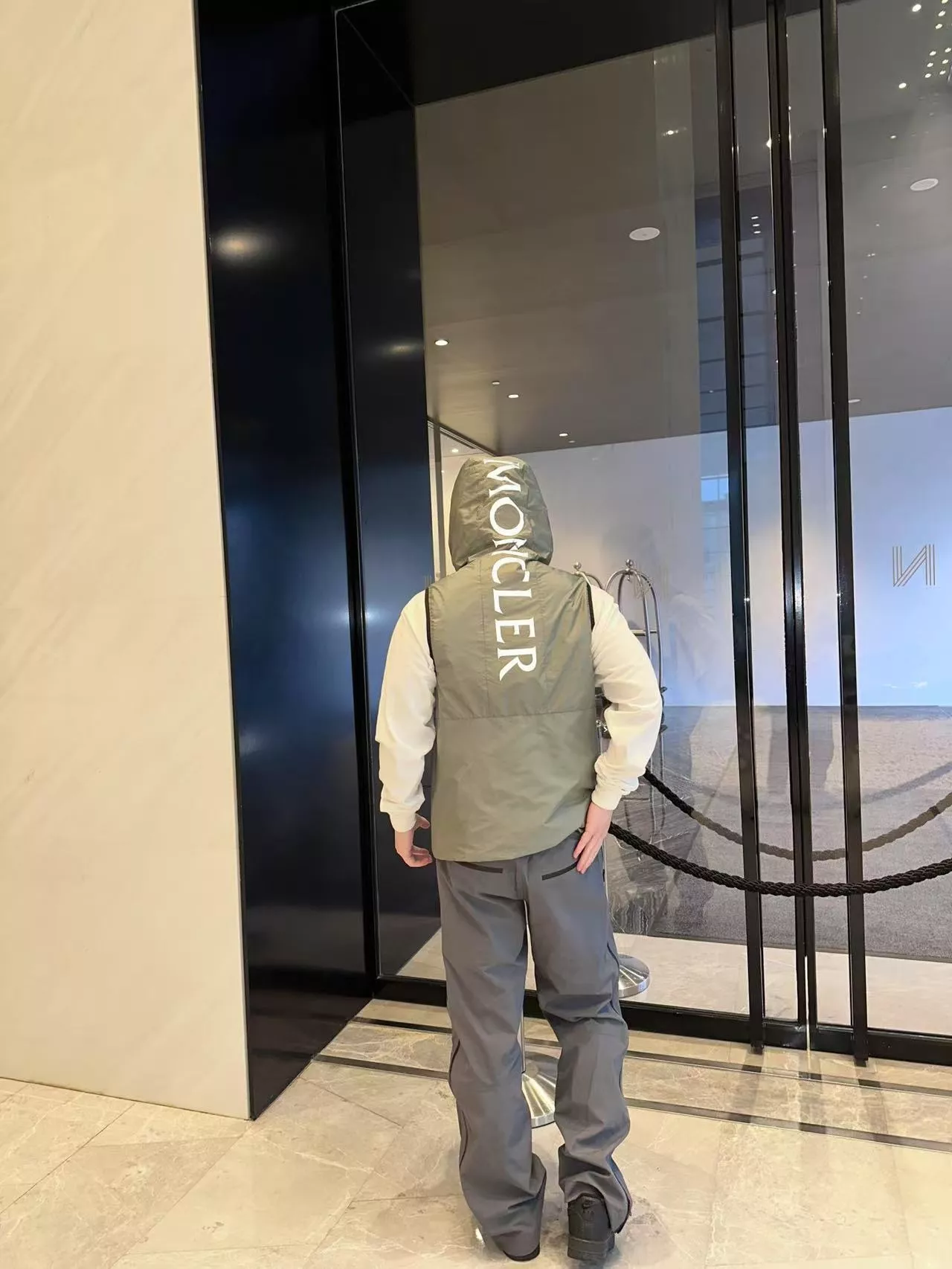 몽클레어 후드 경량 나일론 방풍 집업 베스트 상세 이미지 26