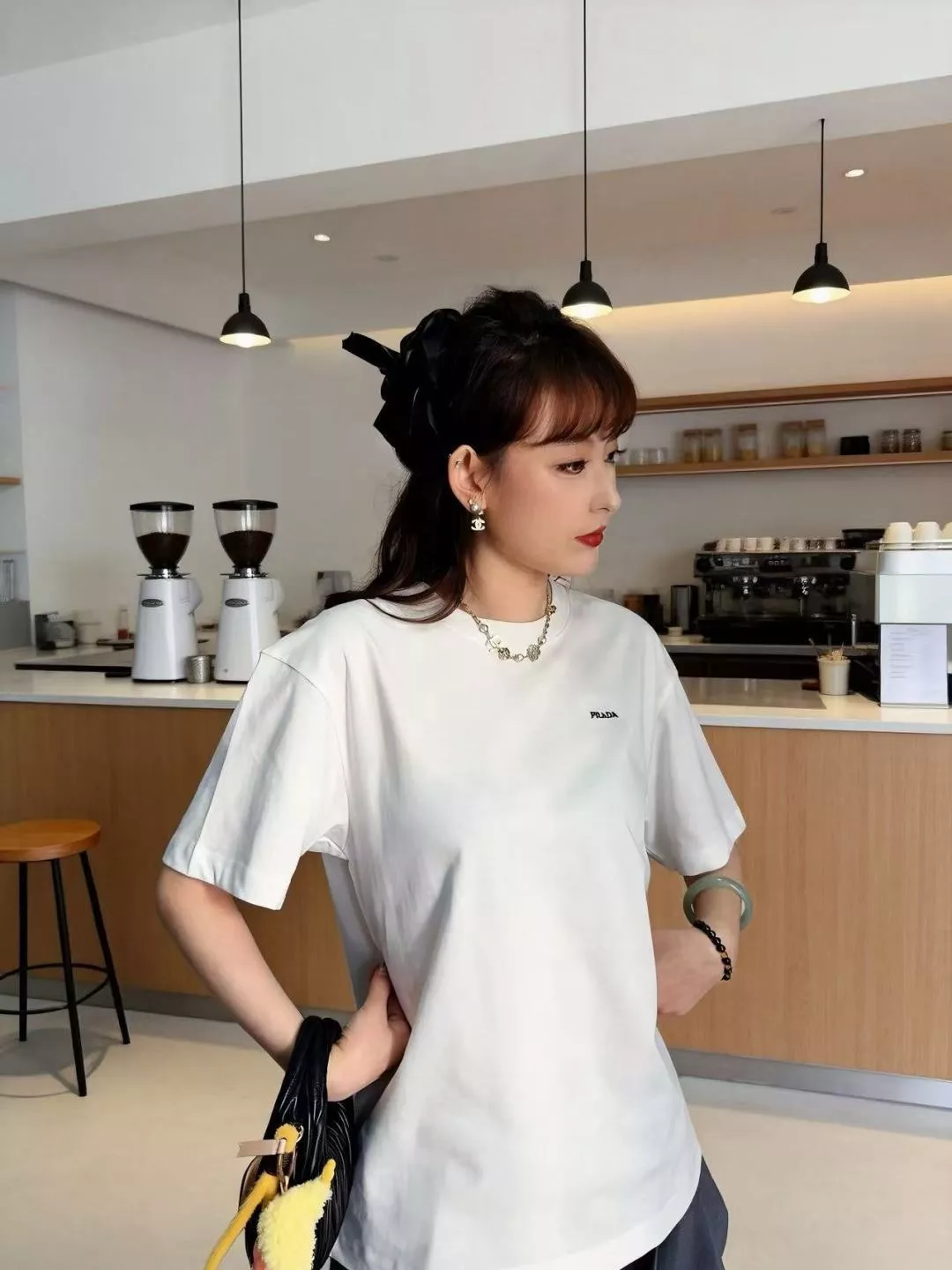 프라다 레터 로고 자수 코튼 반팔 티셔츠 상세 이미지 18