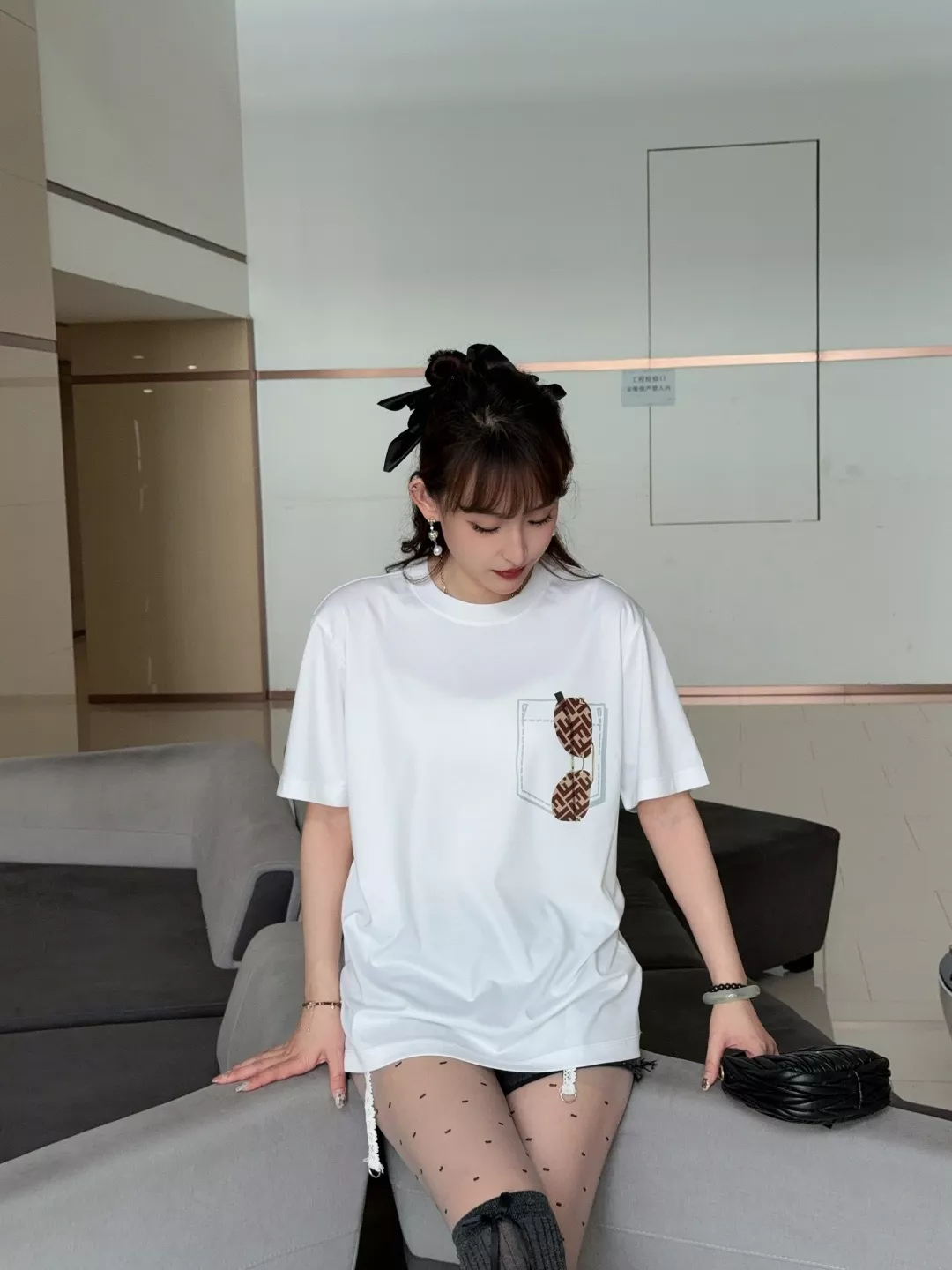 펜디 안경 포켓 프린트 반소매 티셔츠 상세 이미지 22