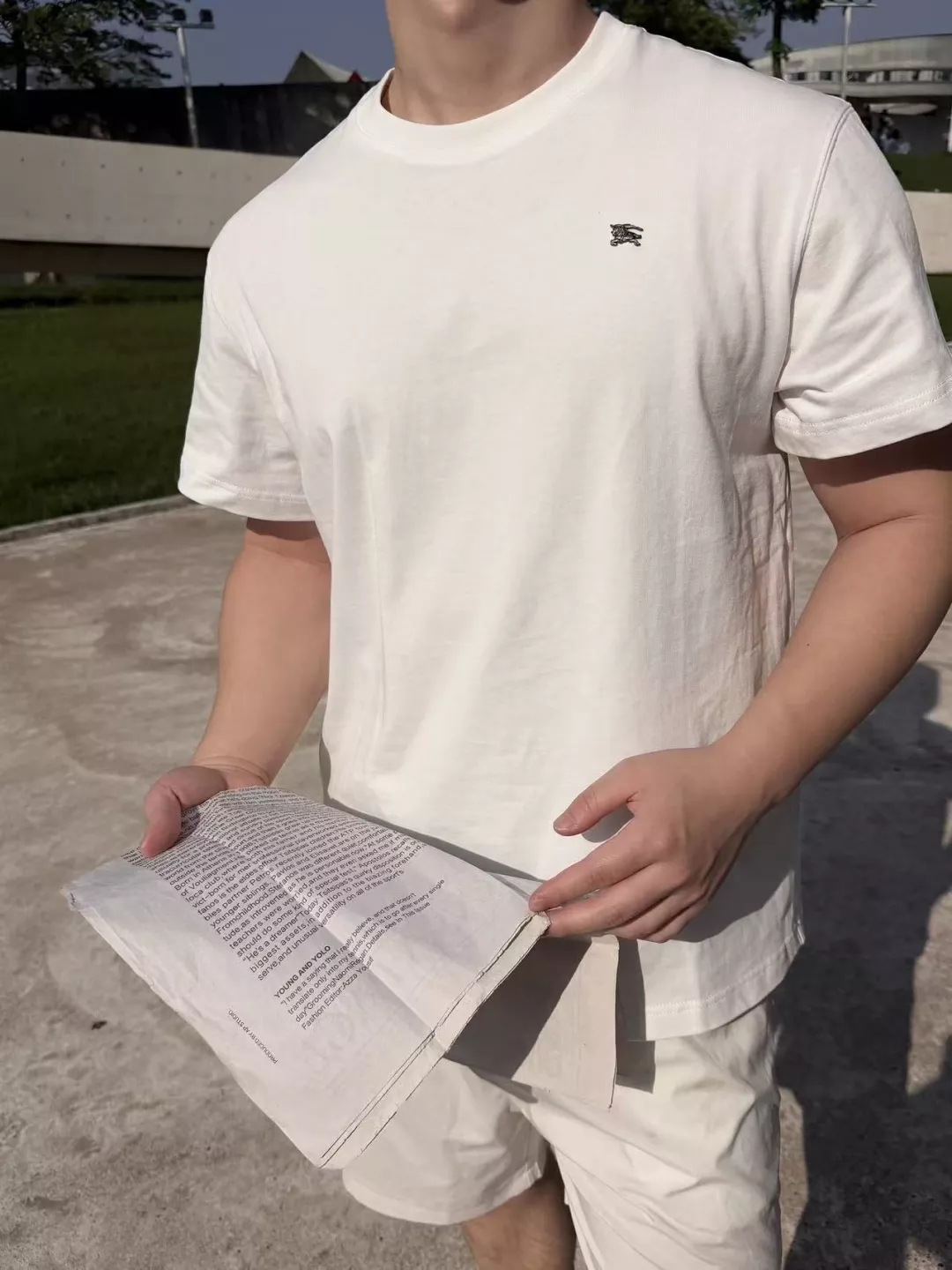 버버리 메탈 전마 엠블럼 라운드 티셔츠 상세 이미지 24