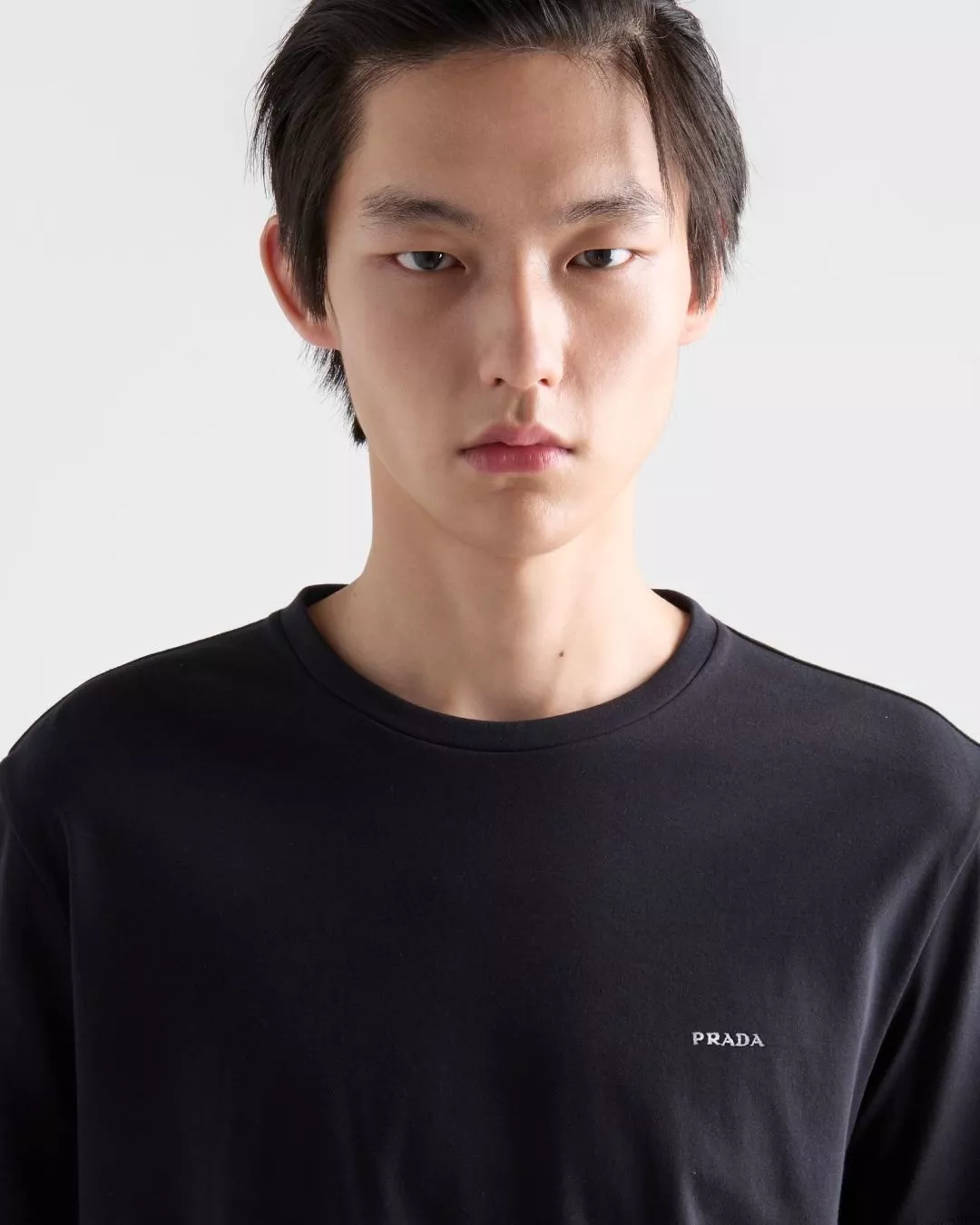 프라다 클래식 자수 로고 라운드 반팔 티 상세 이미지 24