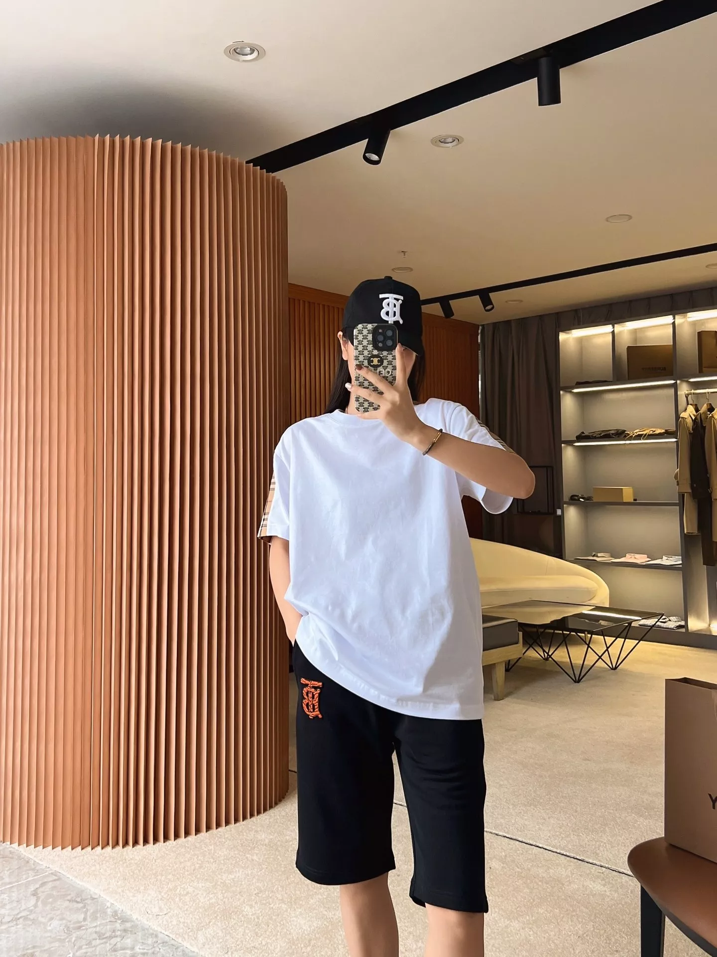 버버리 측면 체크 패치 루즈핏 코튼 티셔츠 상세 이미지 40
