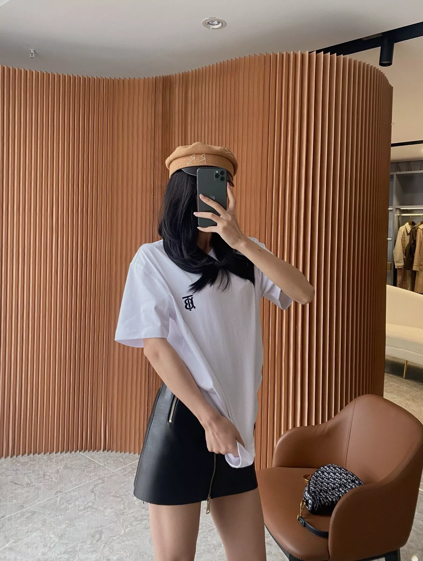 버버리 자수 로고 오버핏 코튼 티셔츠 상세 이미지 99