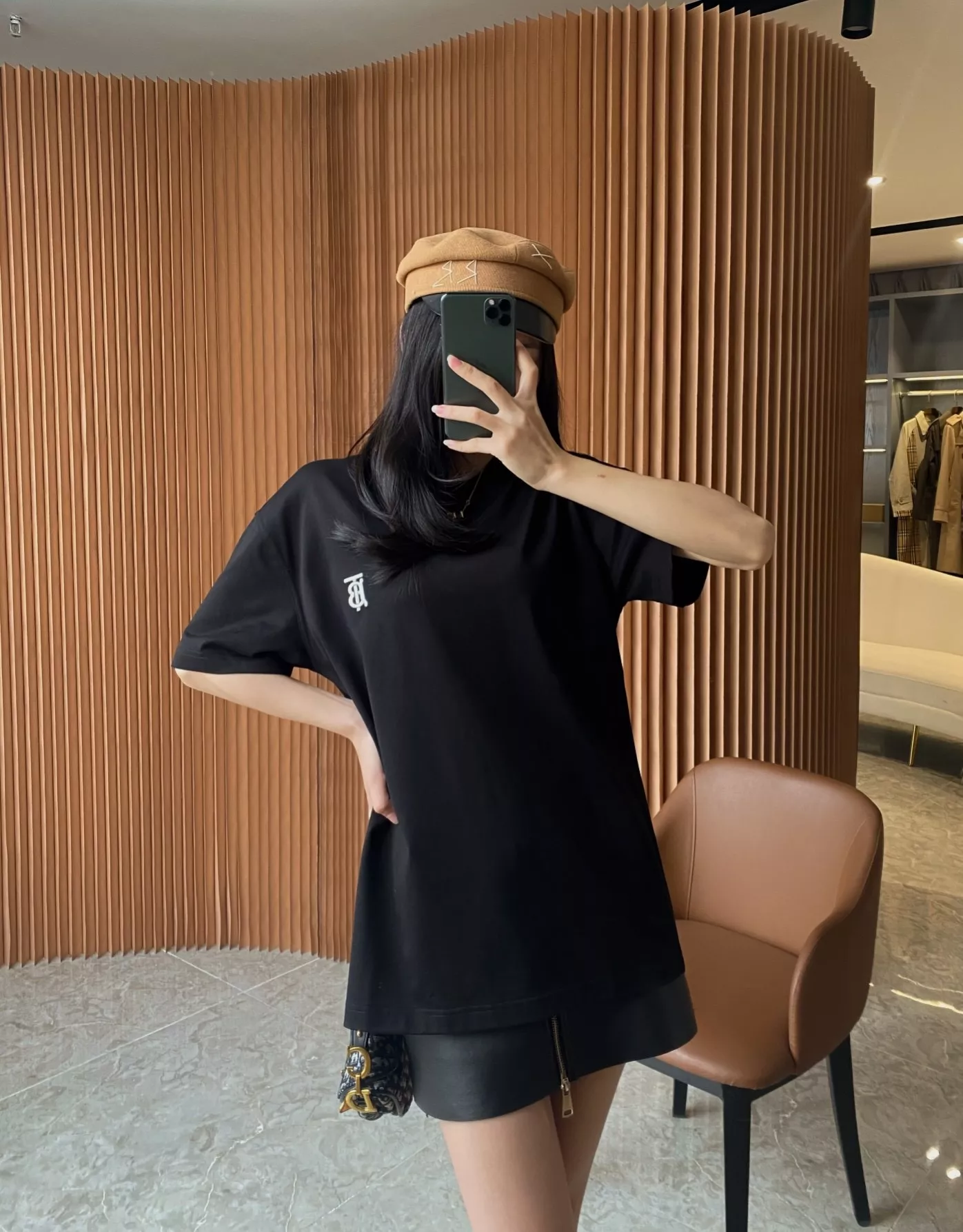 버버리 자수 로고 오버핏 코튼 티셔츠 상세 이미지 85