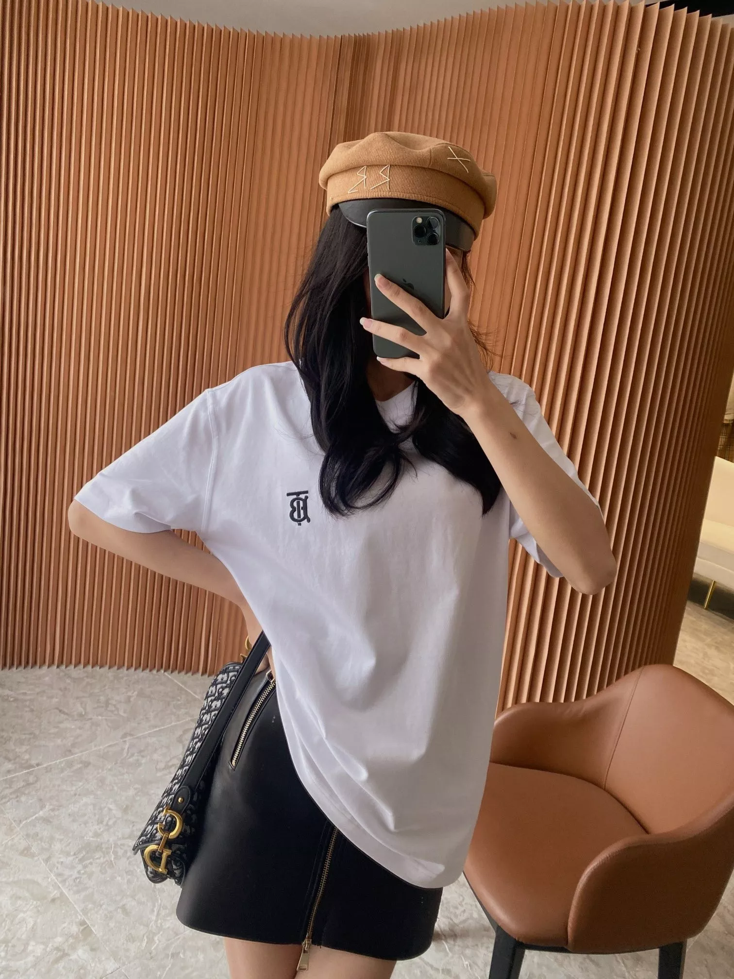 버버리 자수 로고 오버핏 코튼 티셔츠 상세 이미지 97