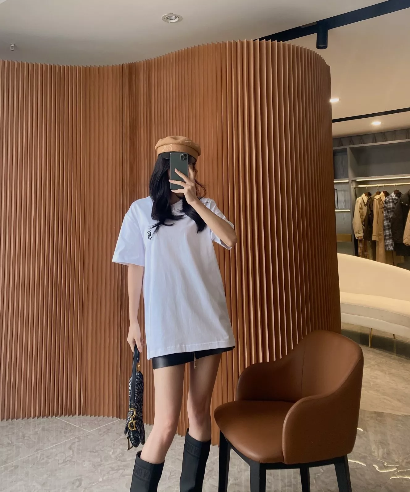 버버리 자수 로고 오버핏 코튼 티셔츠 상세 이미지 95