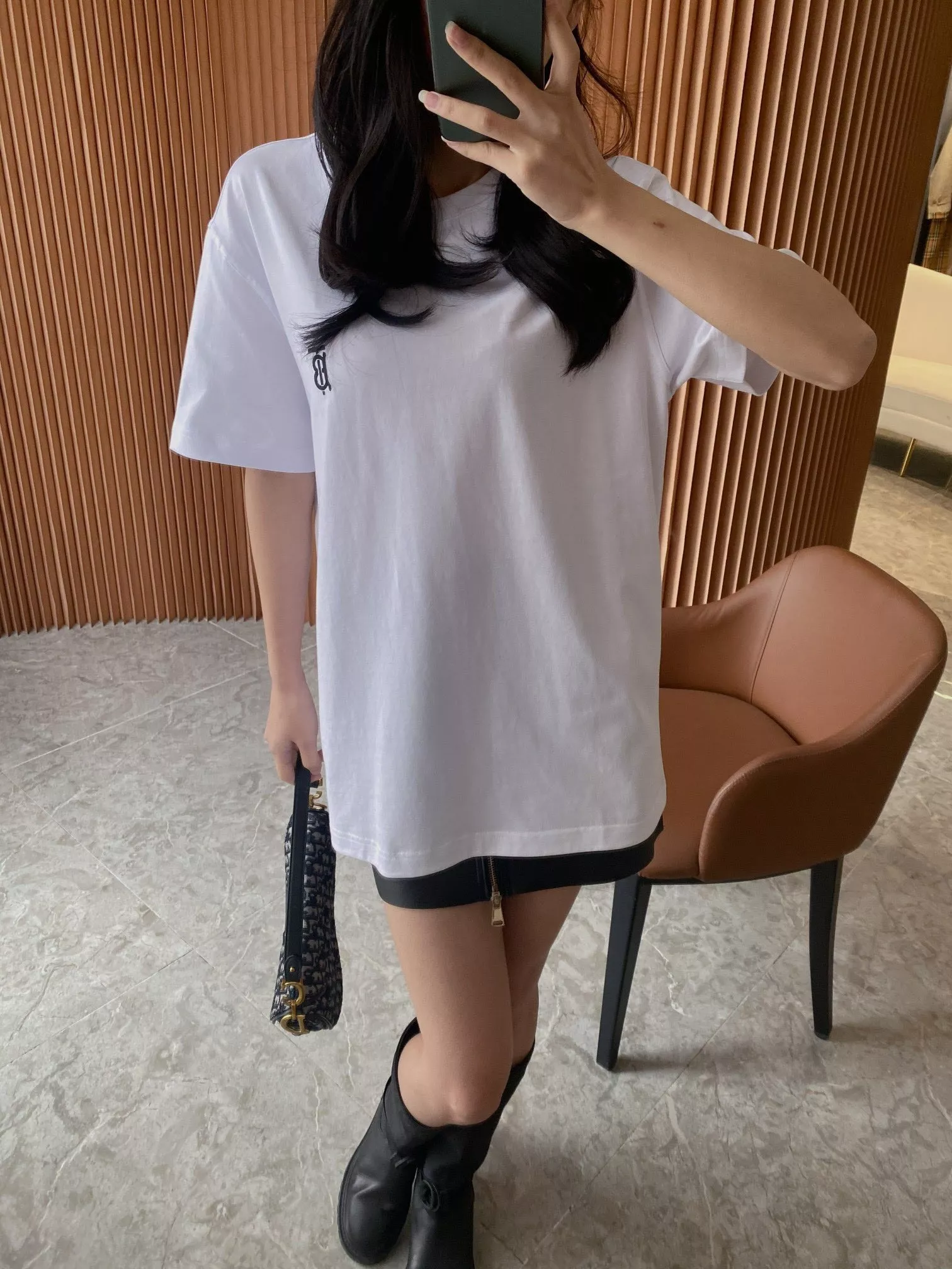 버버리 자수 로고 오버핏 코튼 티셔츠 상세 이미지 96