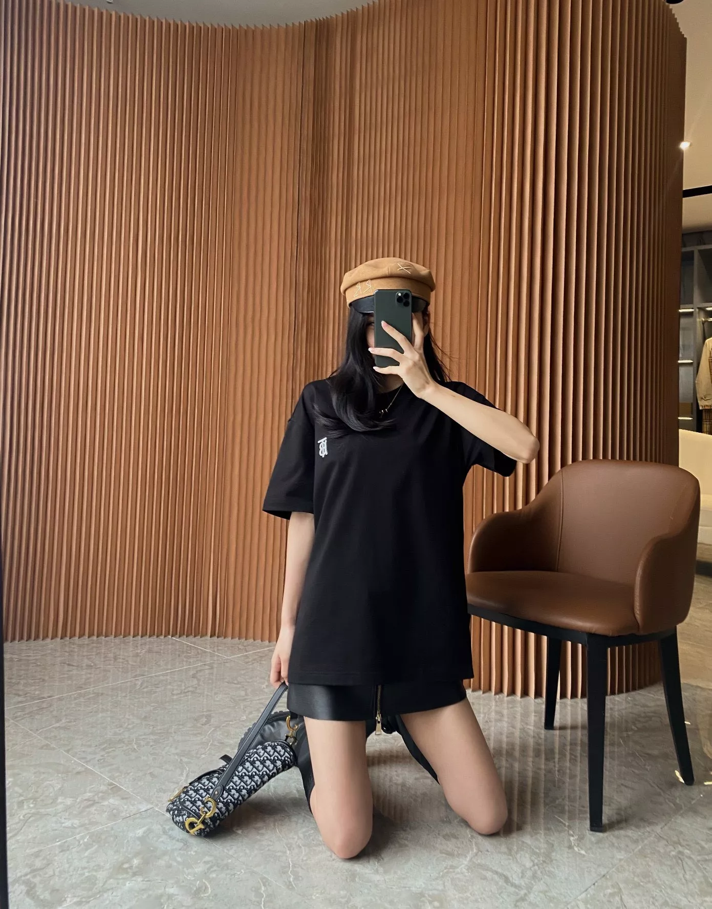 버버리 자수 로고 오버핏 코튼 티셔츠 상세 이미지 79