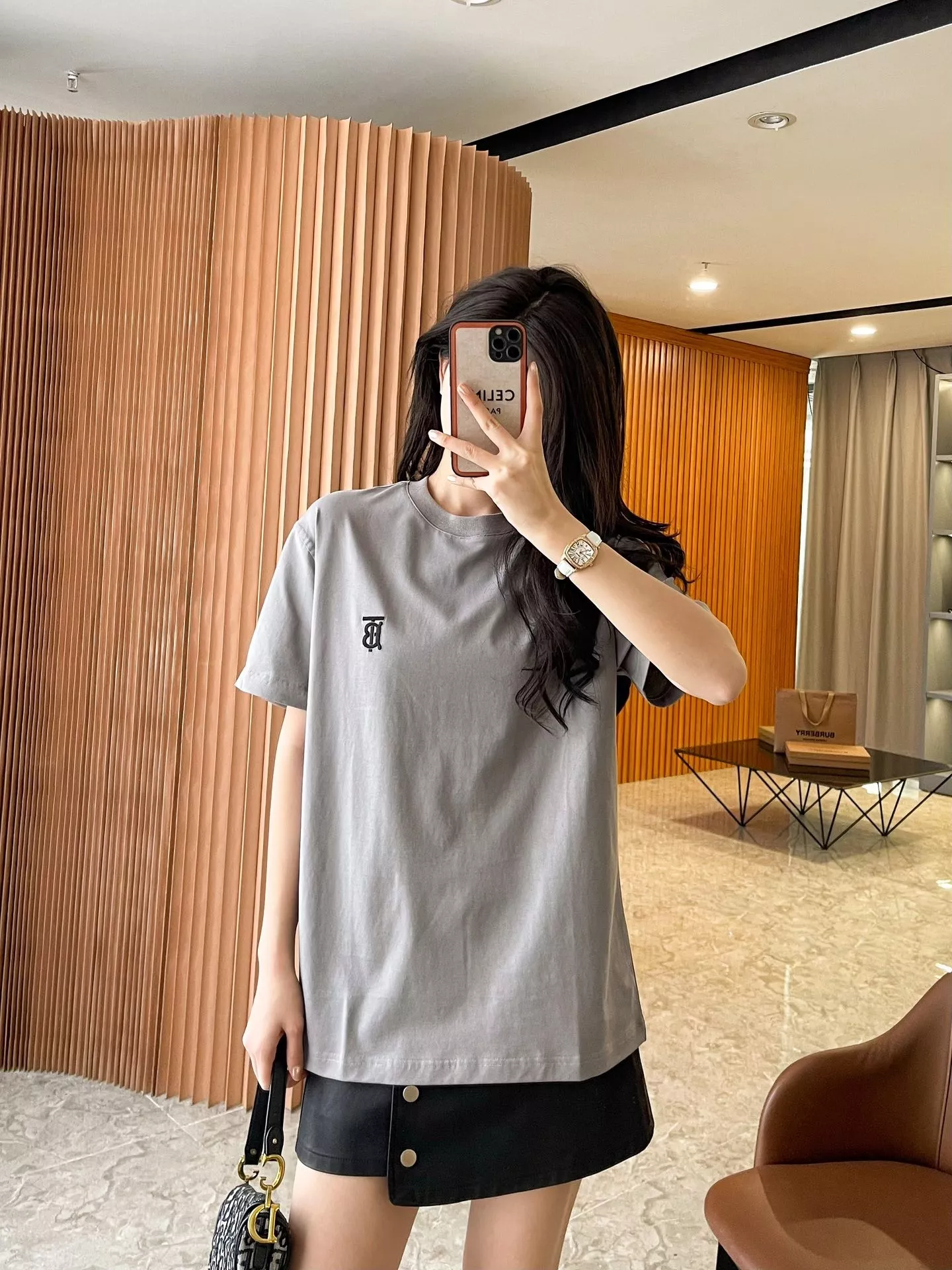 버버리 자수 로고 오버핏 코튼 티셔츠 상세 이미지 104