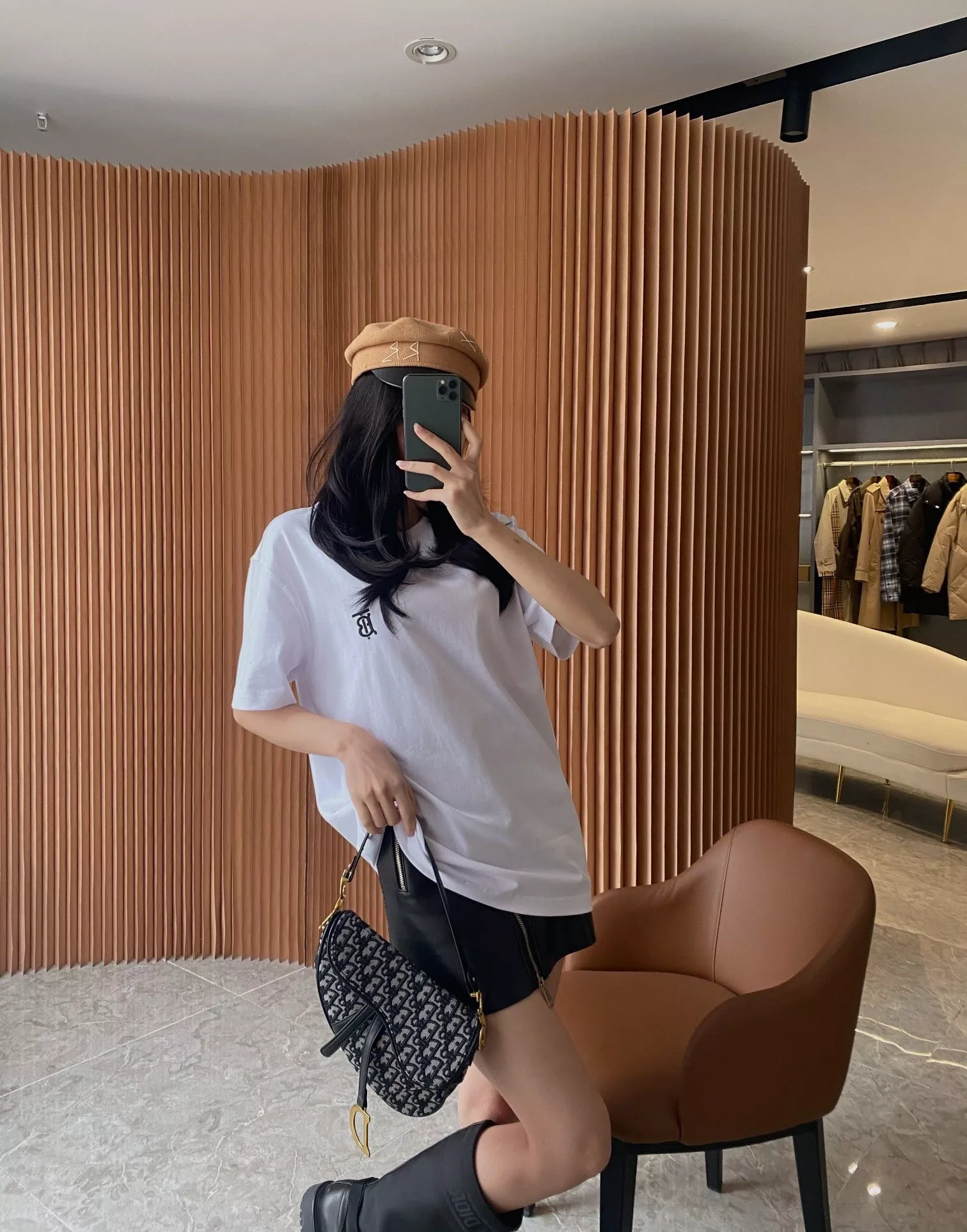 버버리 자수 로고 오버핏 코튼 티셔츠 상세 이미지 103
