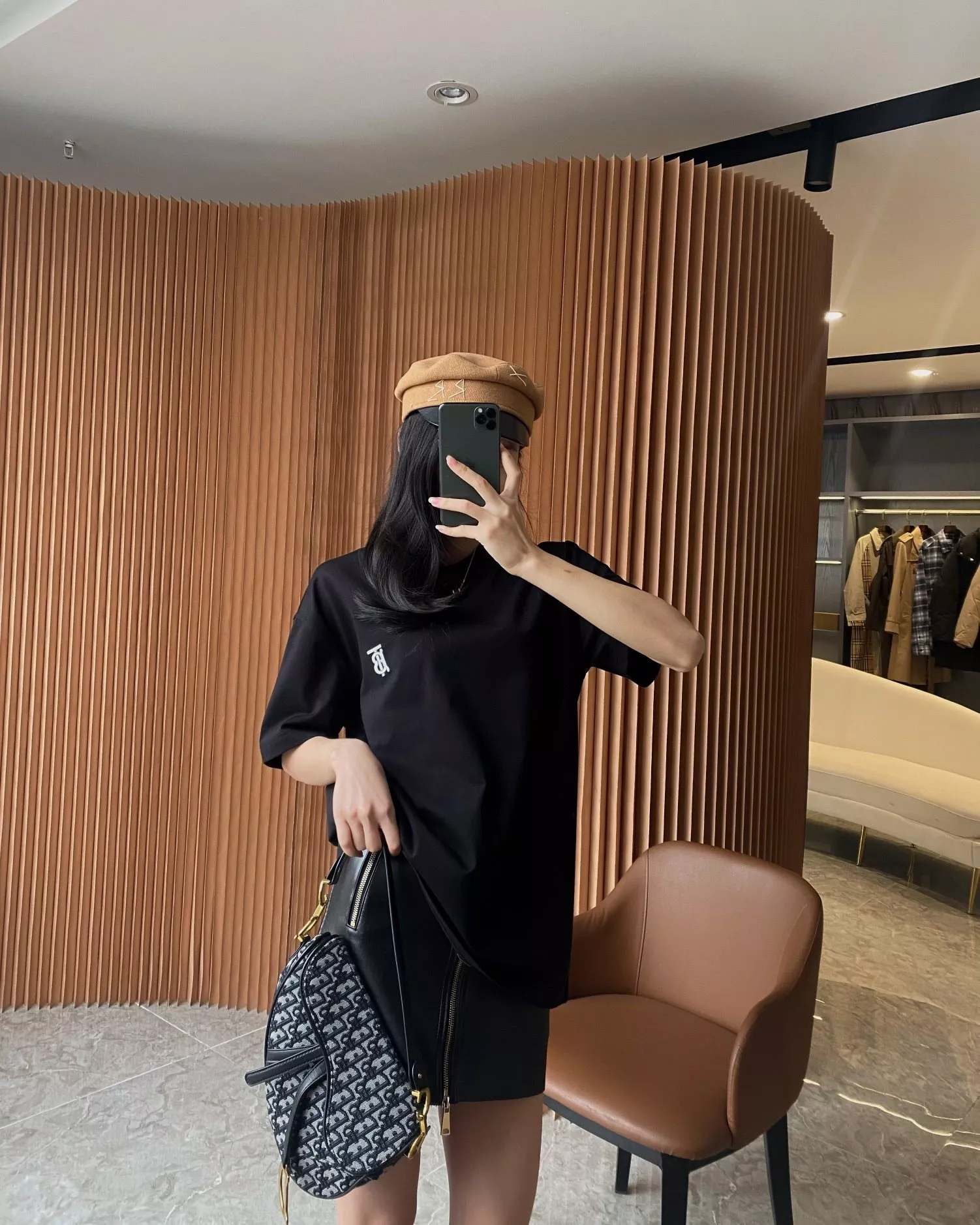버버리 자수 로고 오버핏 코튼 티셔츠 상세 이미지 82