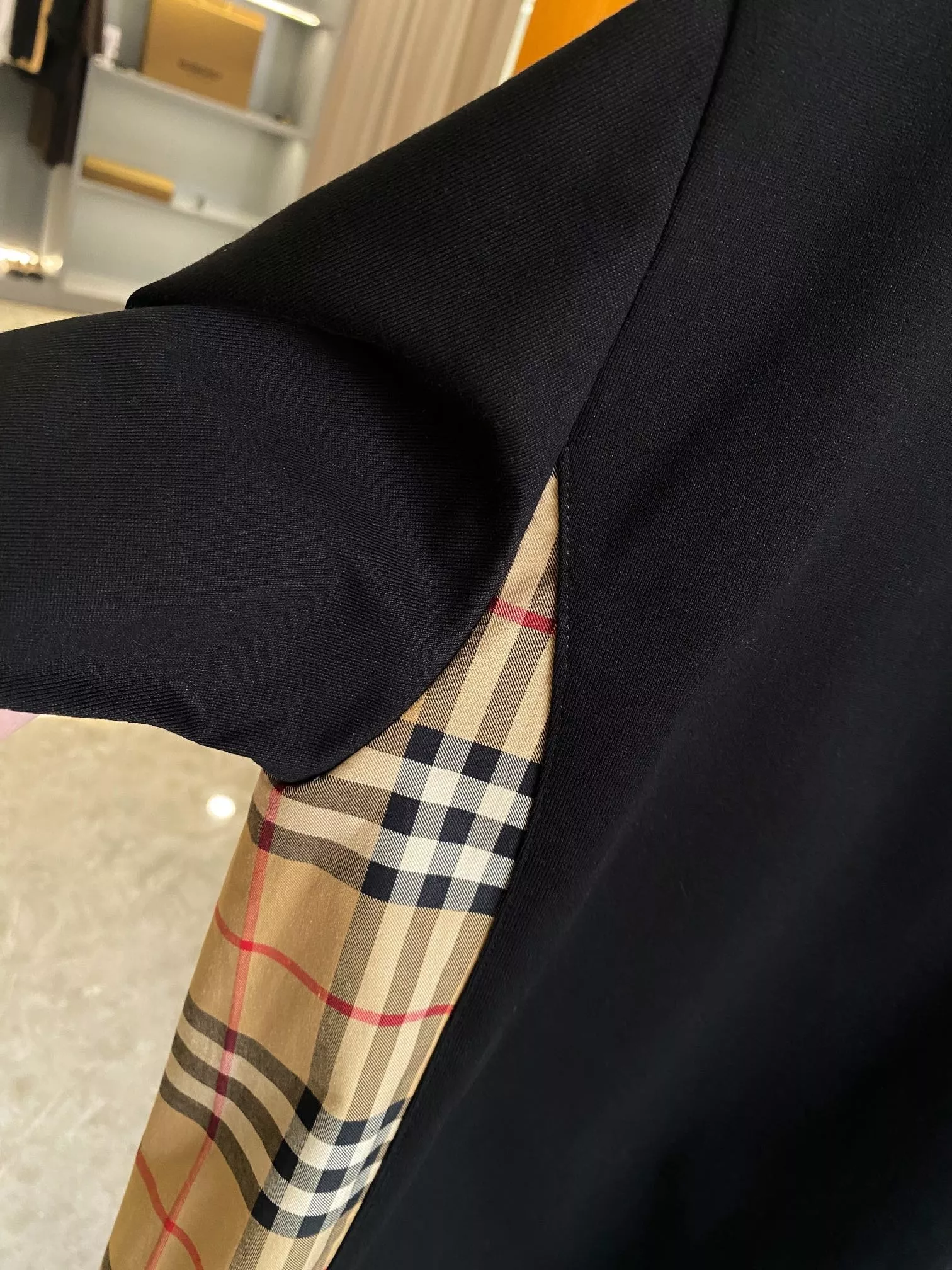 버버리 로고 자수 체크 패널 코튼 티셔츠 상세 이미지 13