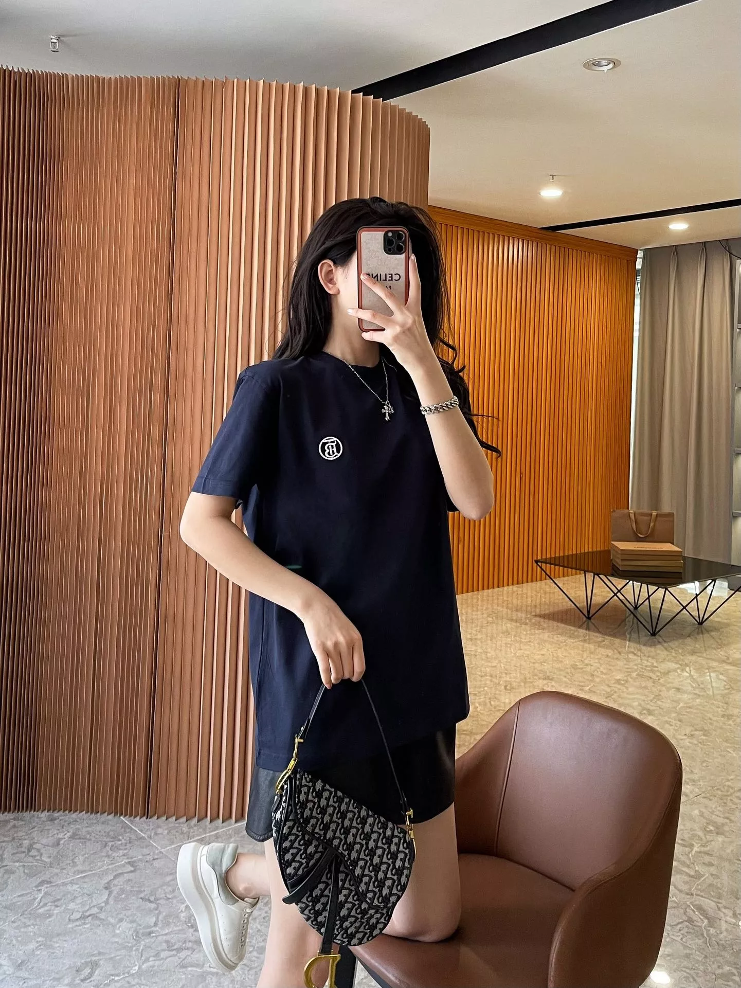 버버리 원형 로고 자수 코튼 티셔츠 상세 이미지 107