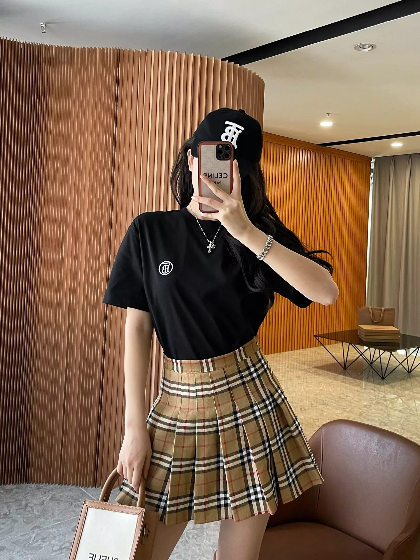 버버리 원형 로고 자수 코튼 티셔츠 상세 이미지 89