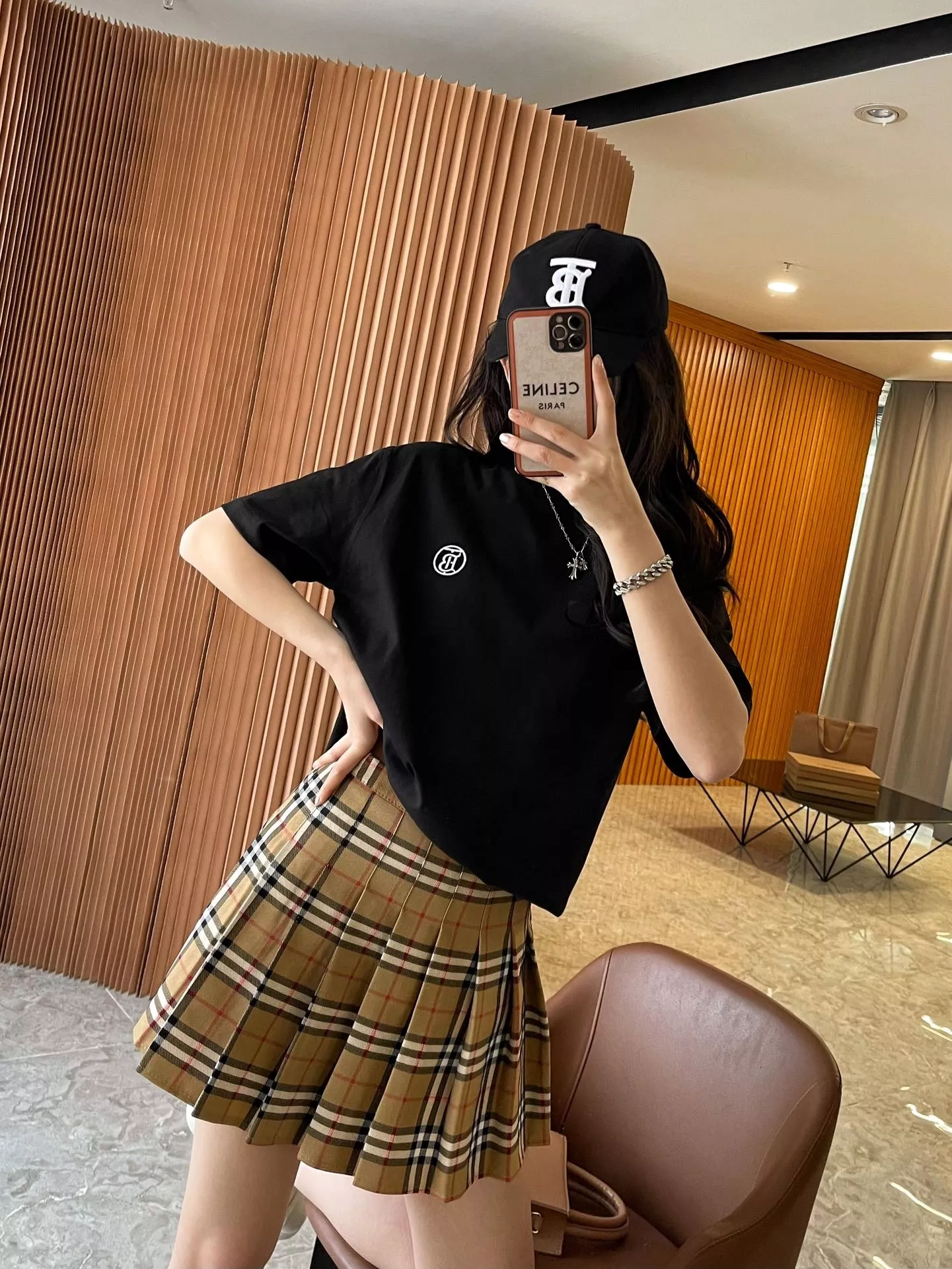 버버리 원형 로고 자수 코튼 티셔츠 상세 이미지 87