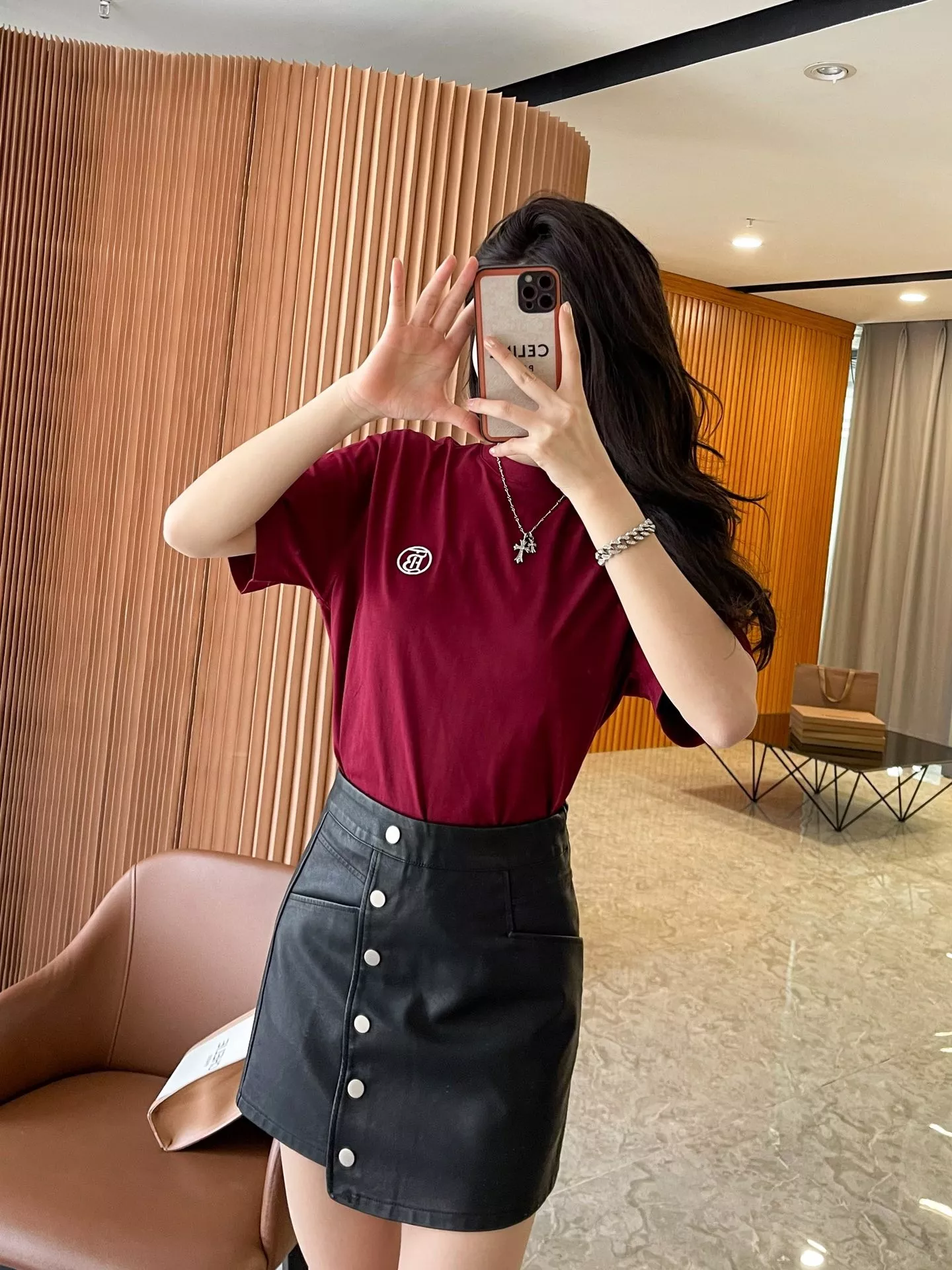 버버리 원형 로고 자수 코튼 티셔츠 상세 이미지 102